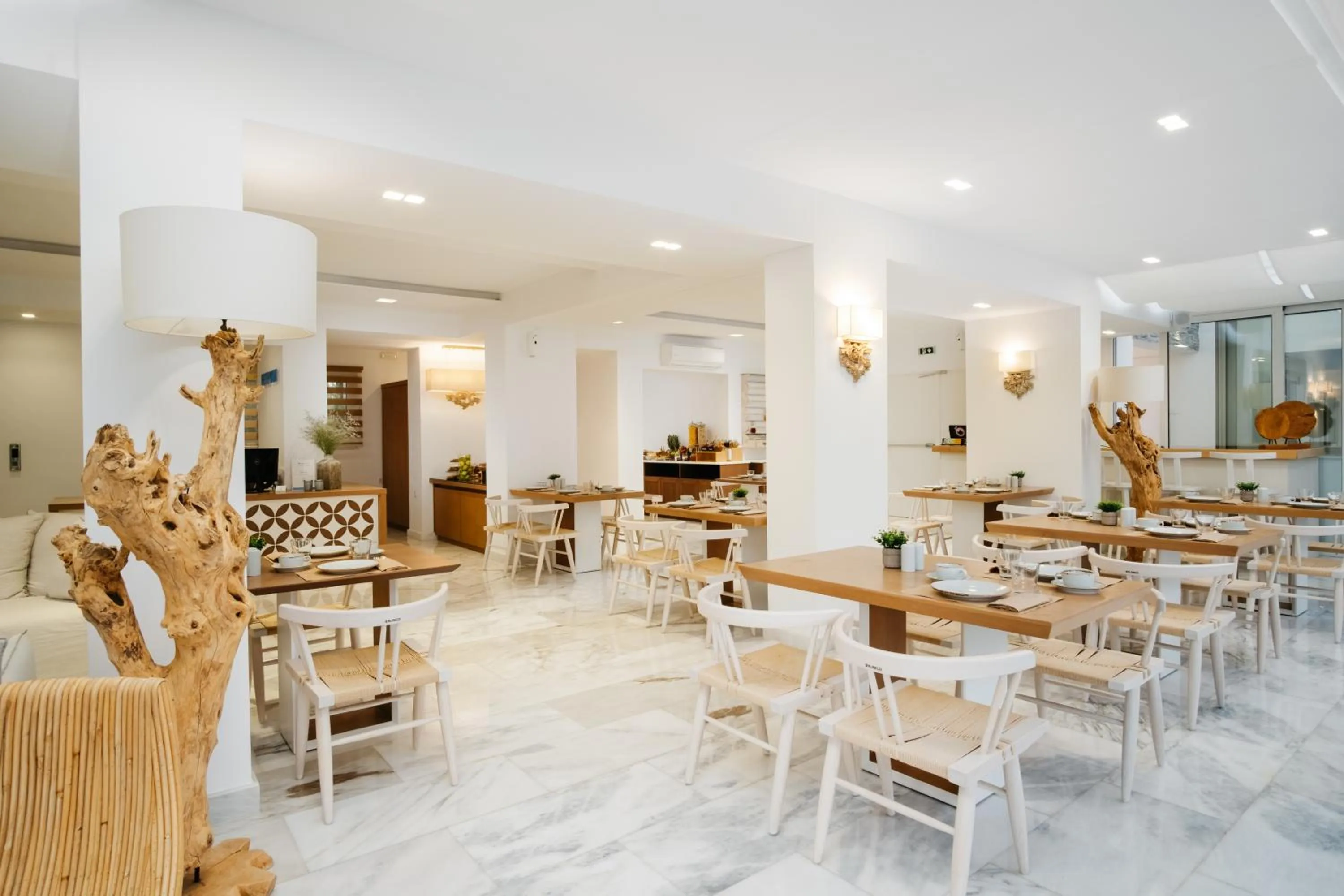 Restaurant/places to eat in Cyano Hotel