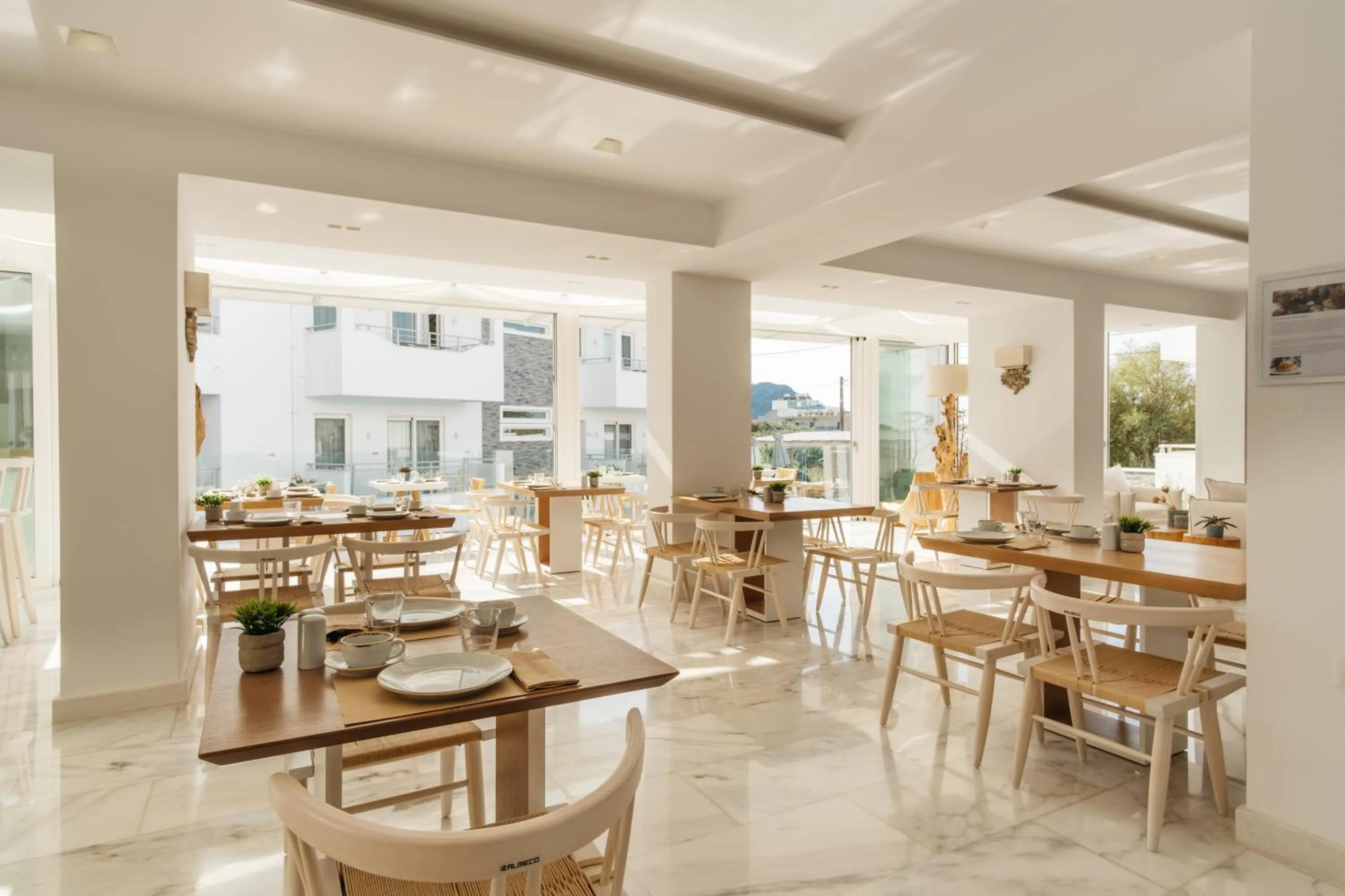 Restaurant/places to eat in Cyano Hotel