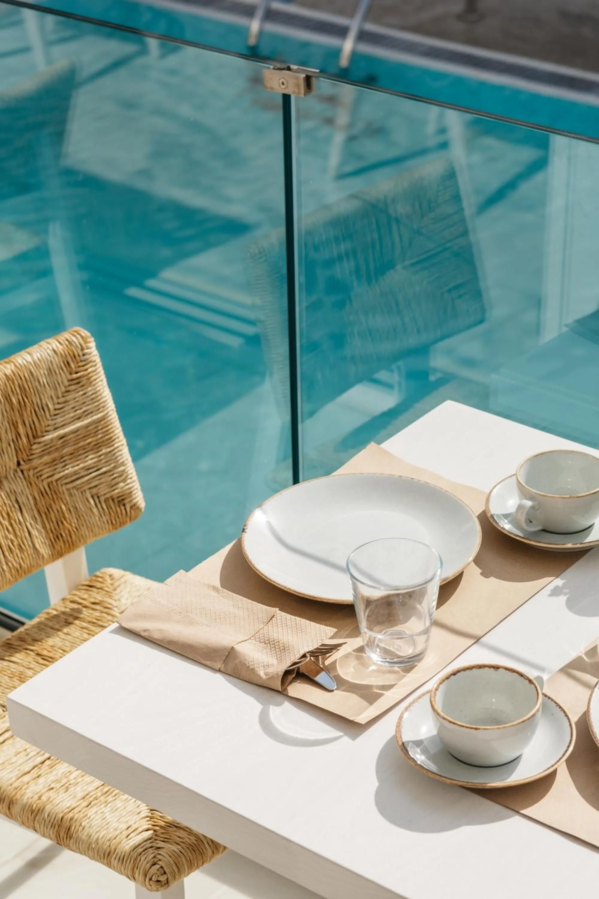 Restaurant/places to eat in Cyano Hotel