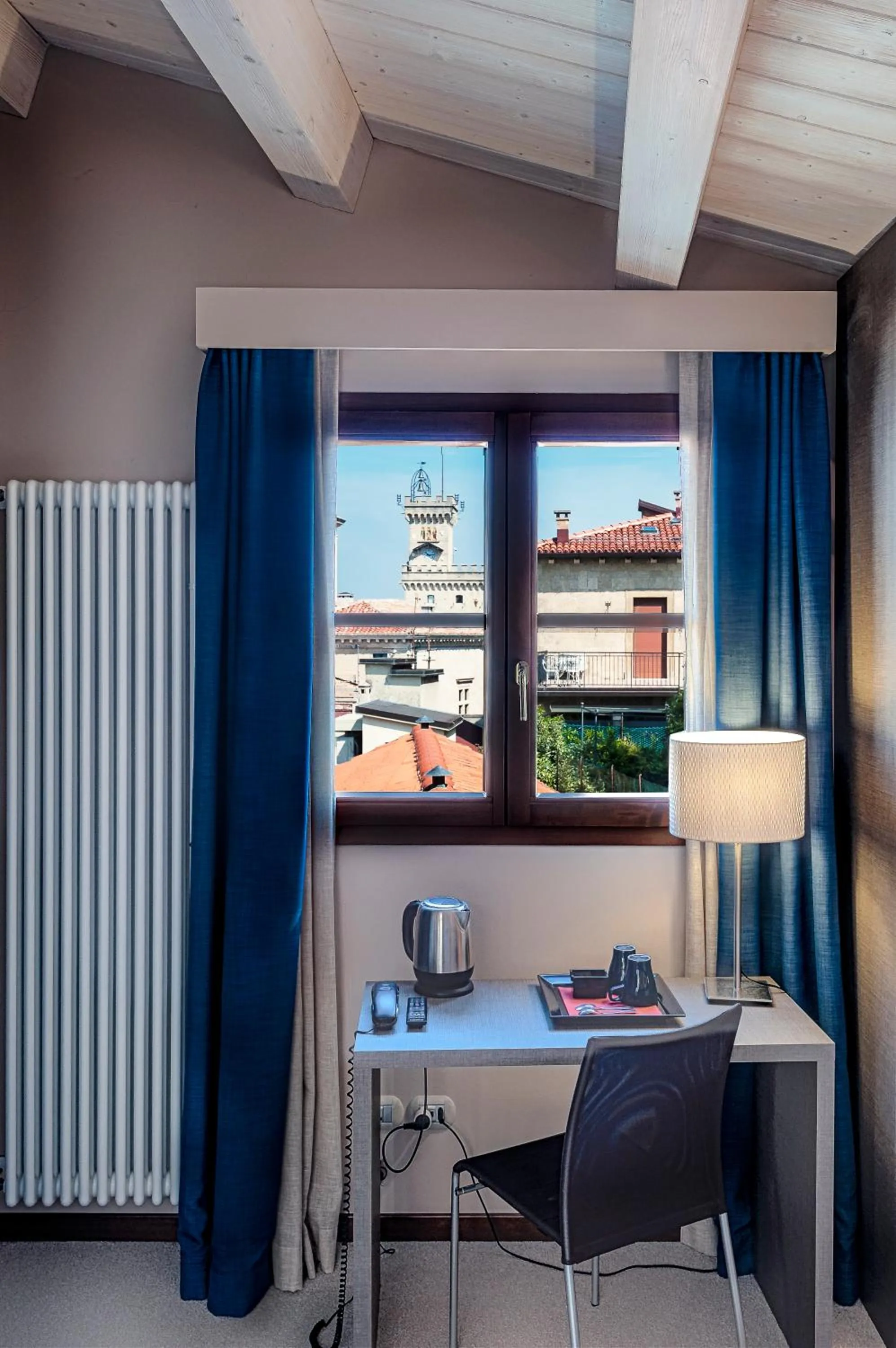 Coffee/tea facilities in La Grotta Hotel