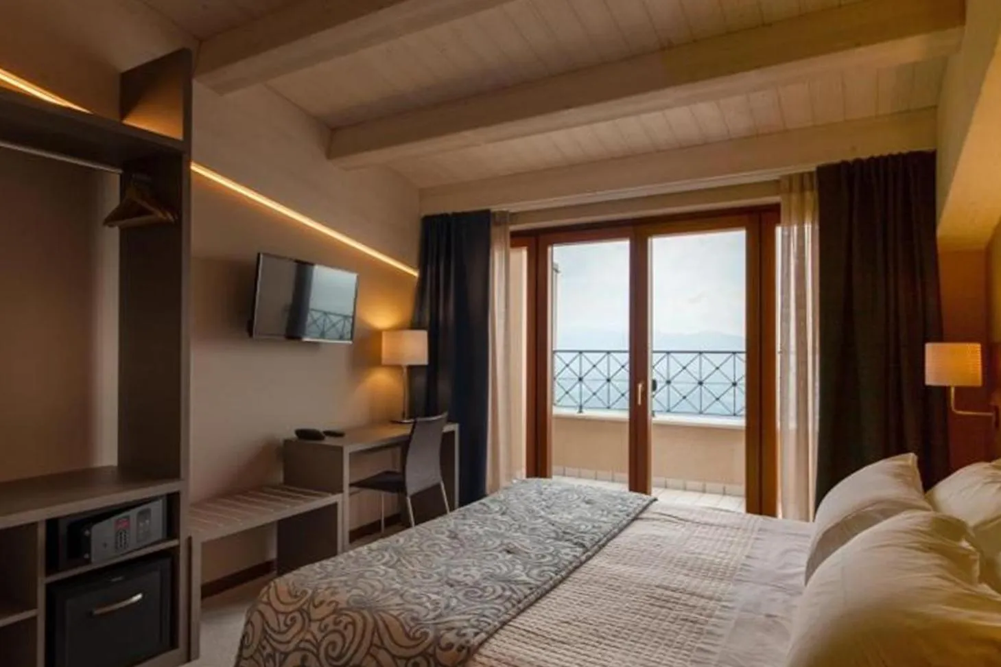 Bed in La Grotta Hotel