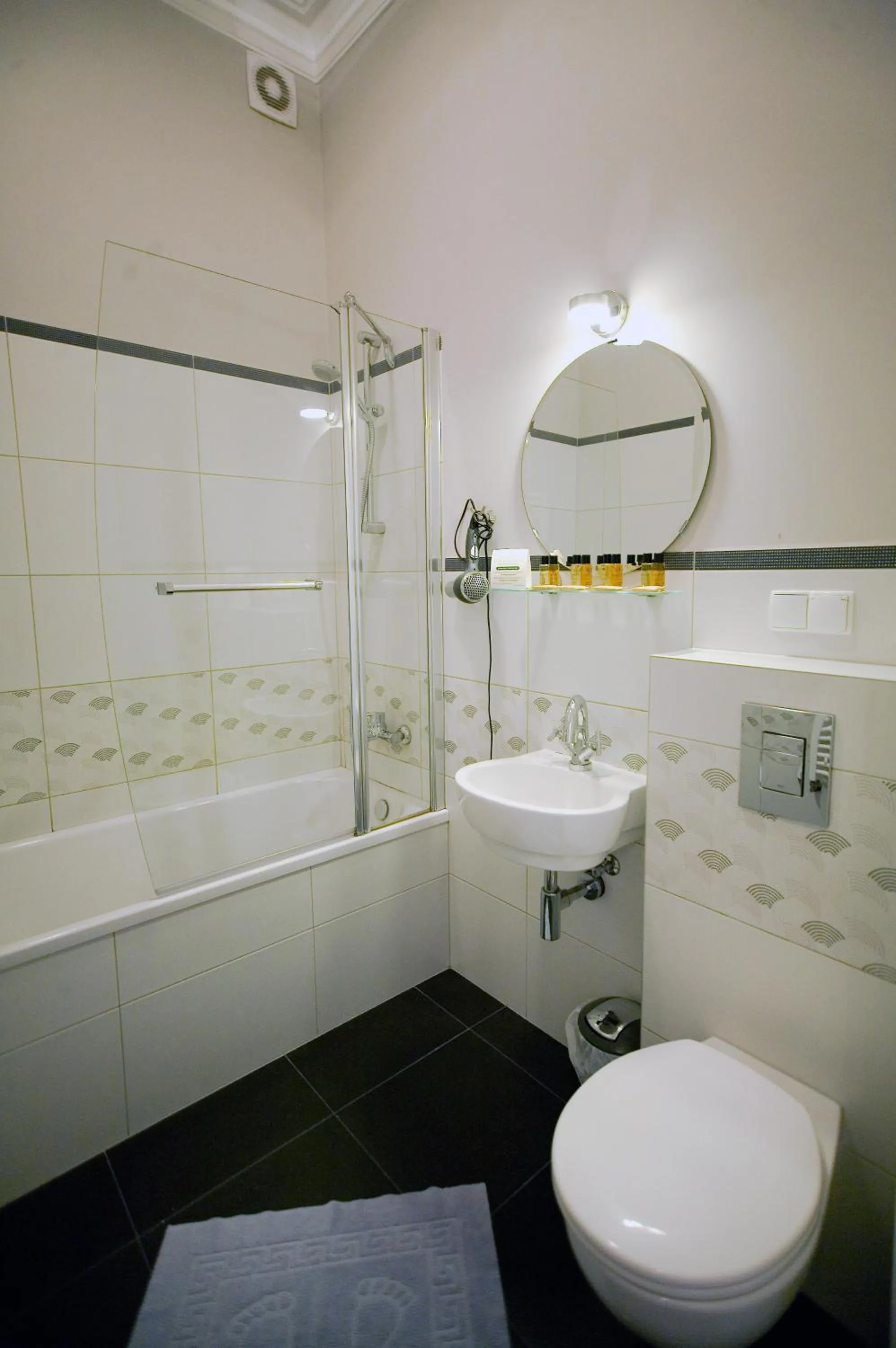 Bathroom in Willa Puck