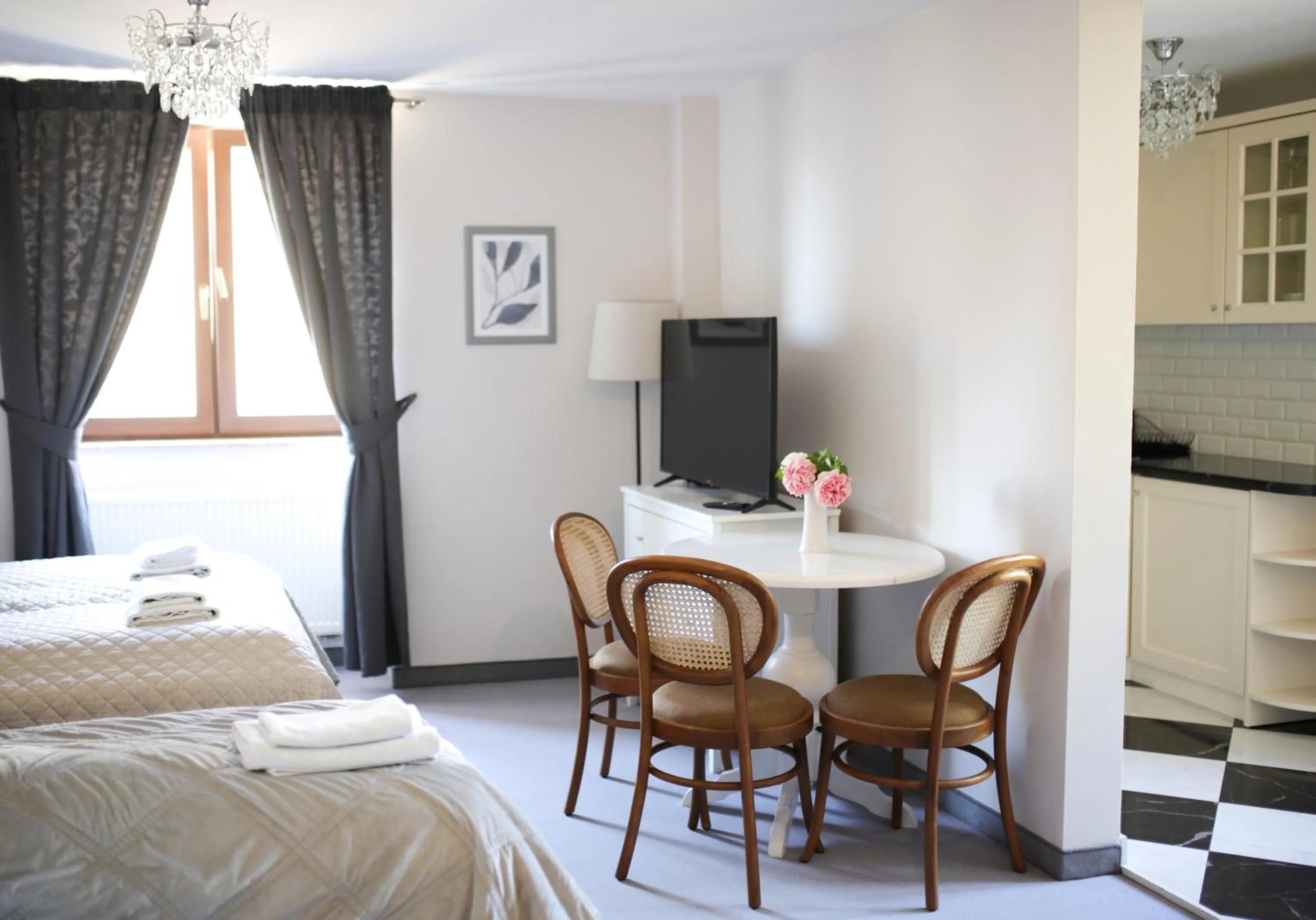 Photo of the whole room, Bed in Willa Puck