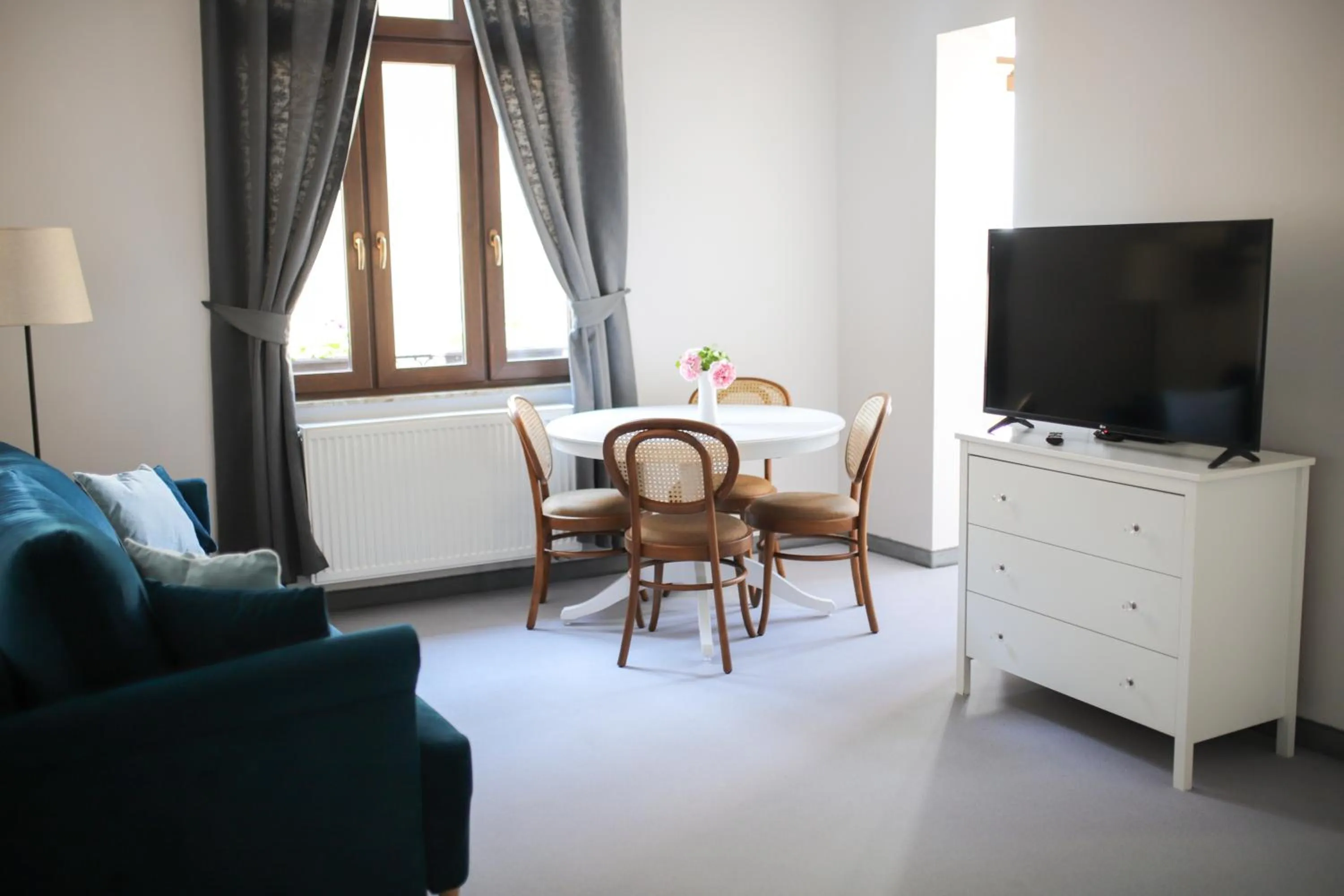 Photo of the whole room in Willa Puck