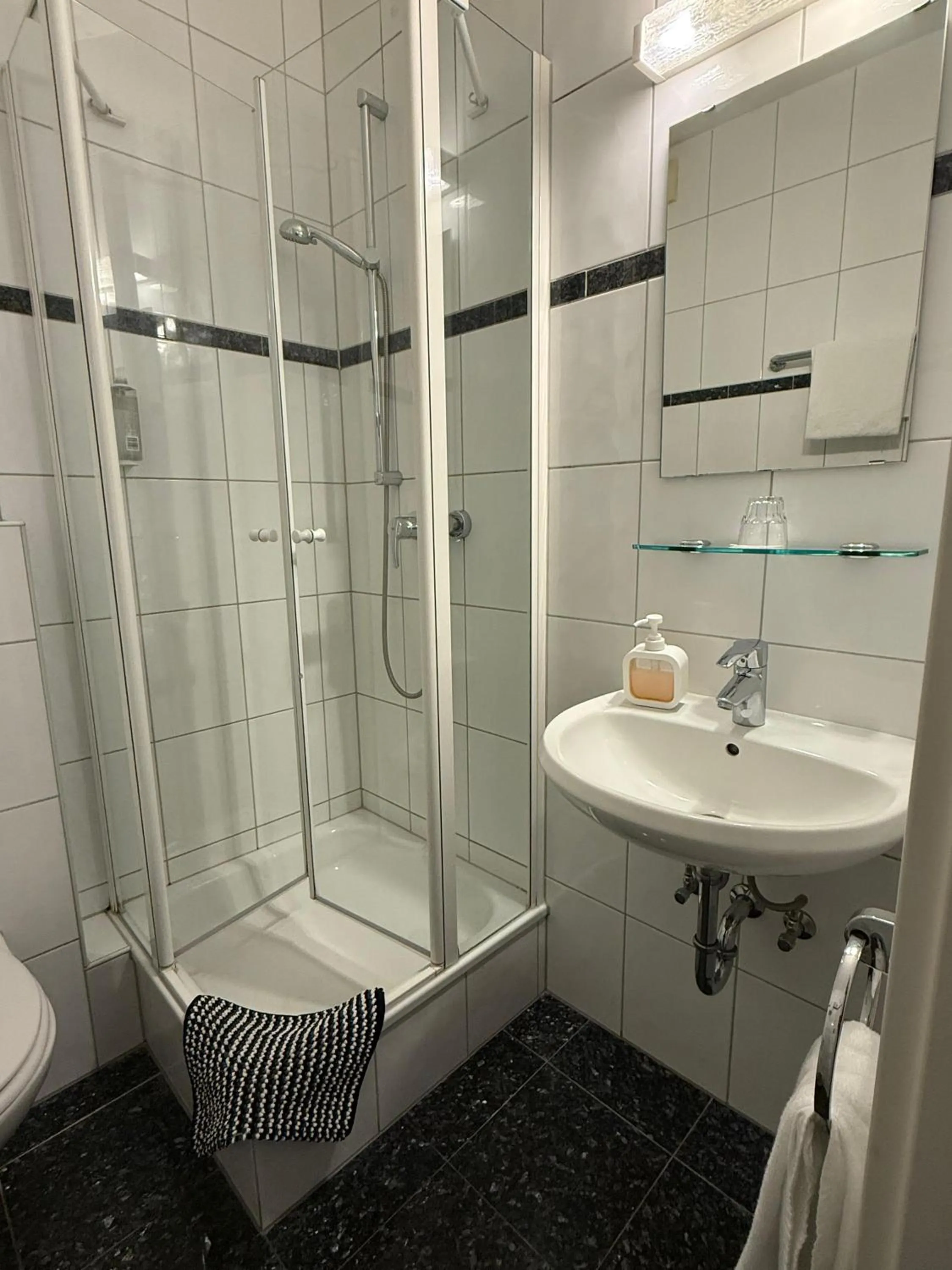 Shower in SVG Hotel Diversi