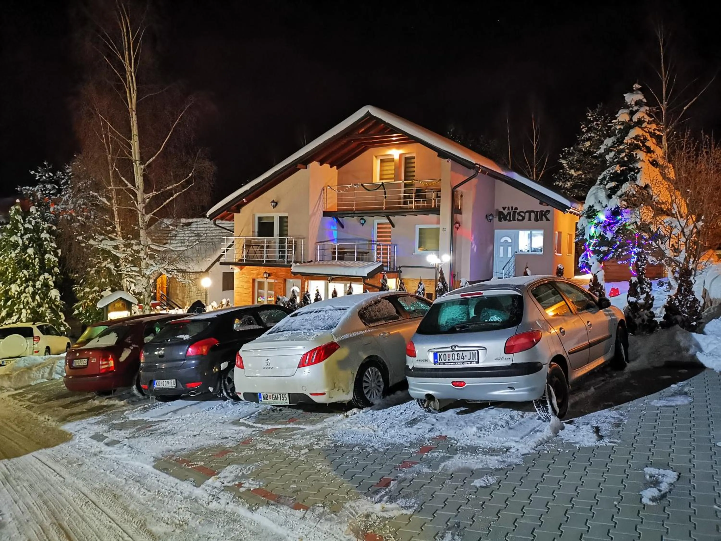 Property building in Vila Mistik