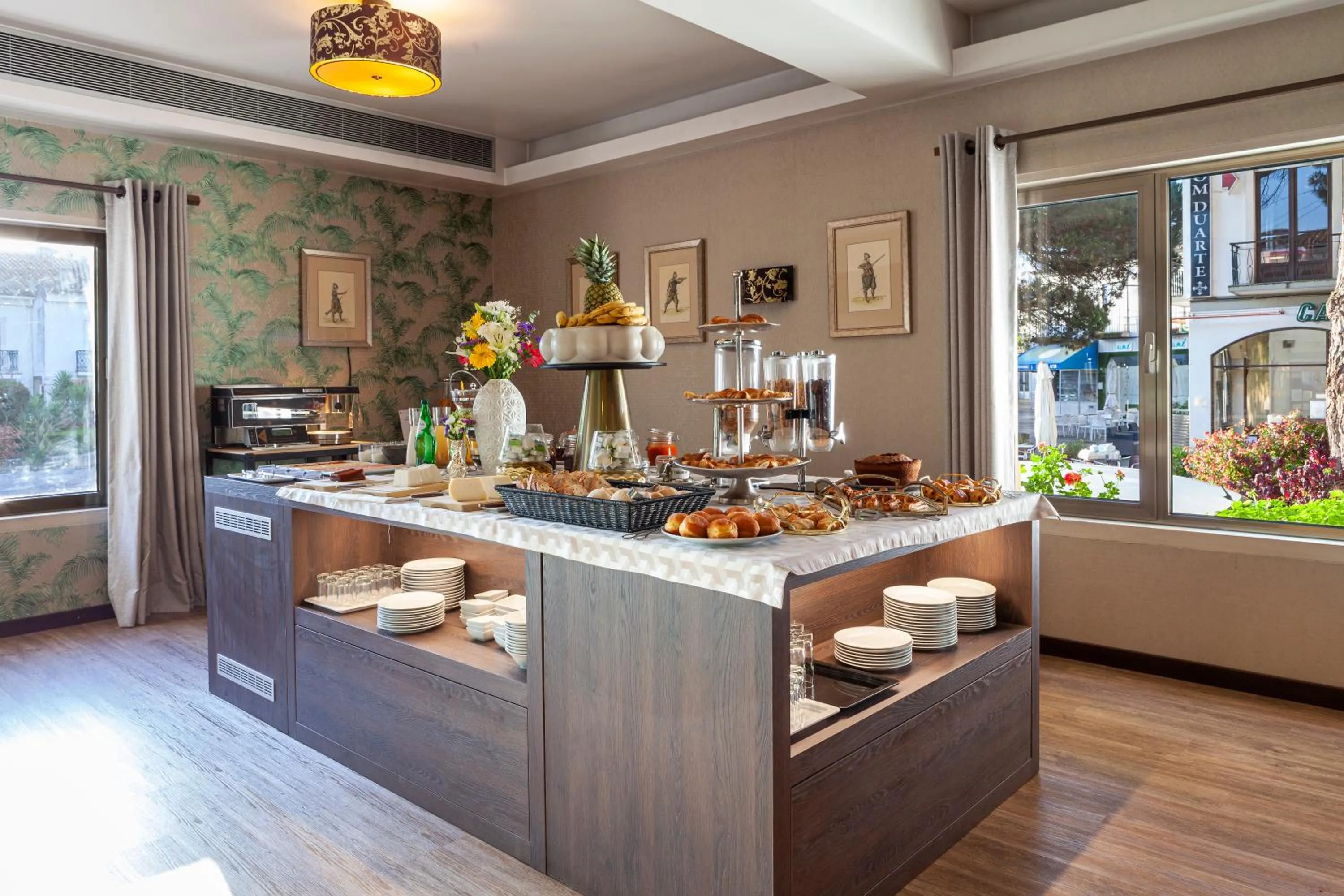 Buffet breakfast in Hotel Lis Batalha