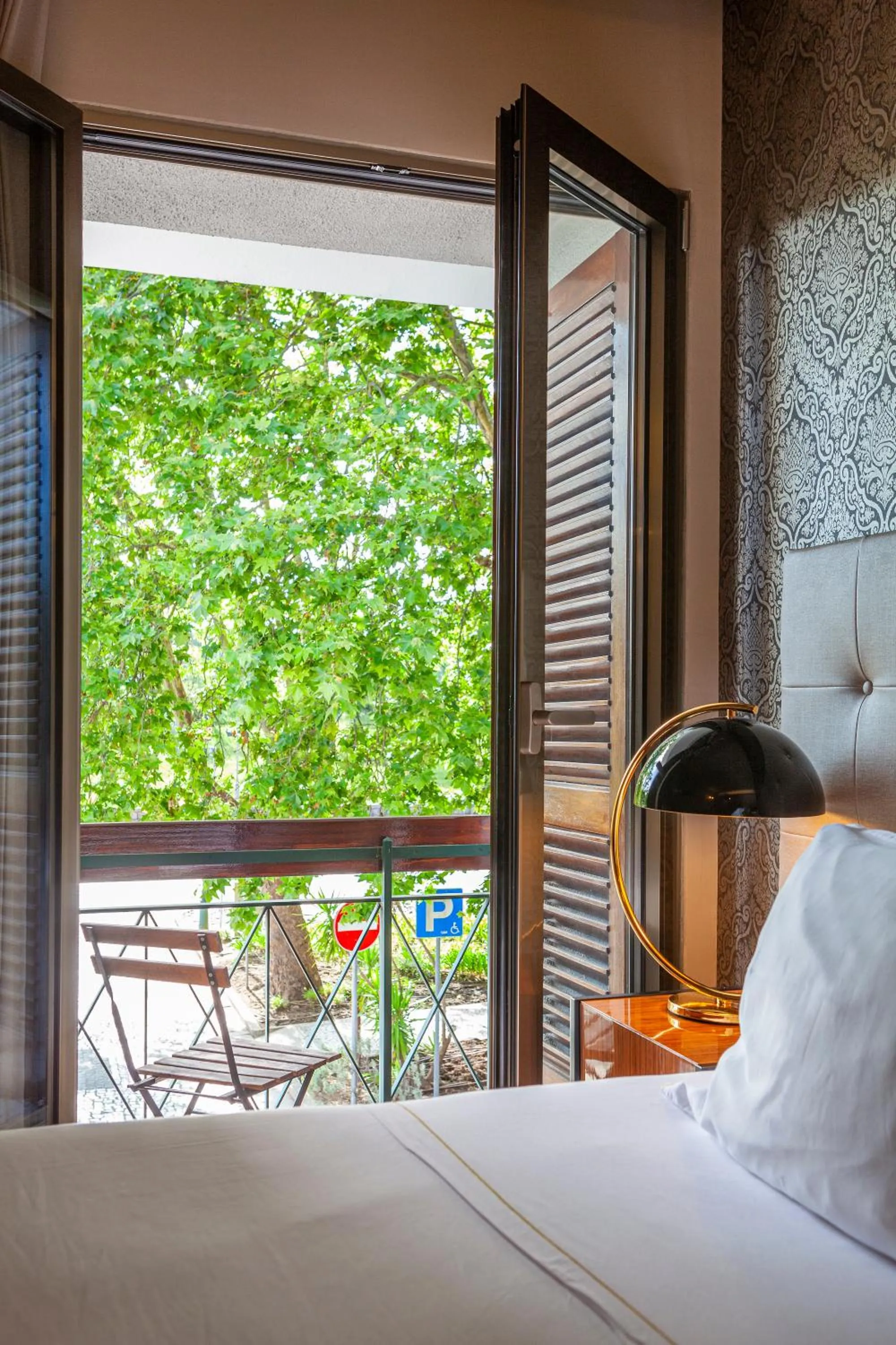 Balcony/Terrace, Bed in Hotel Lis Batalha