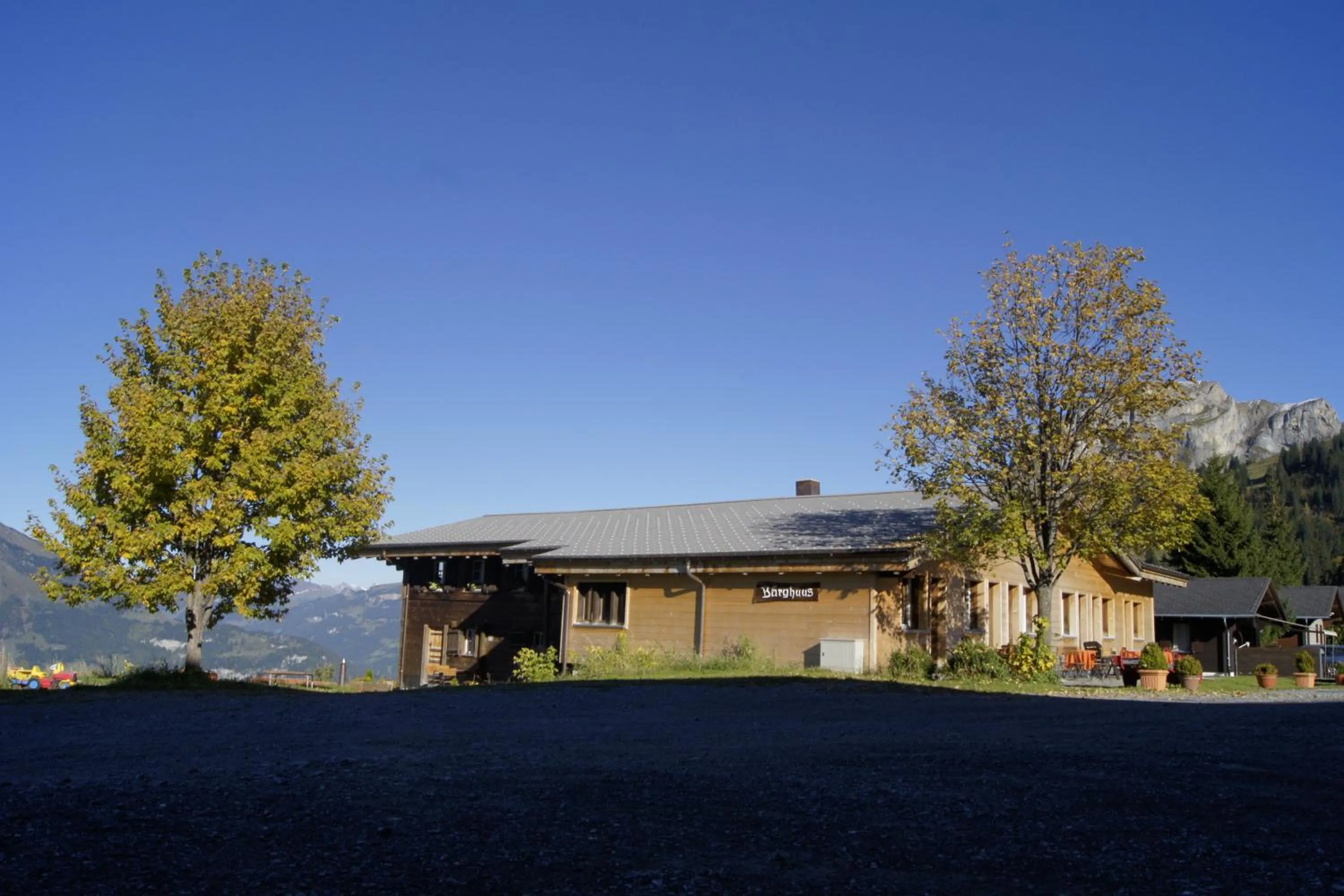 Facade/entrance in Bärghuus Axalp