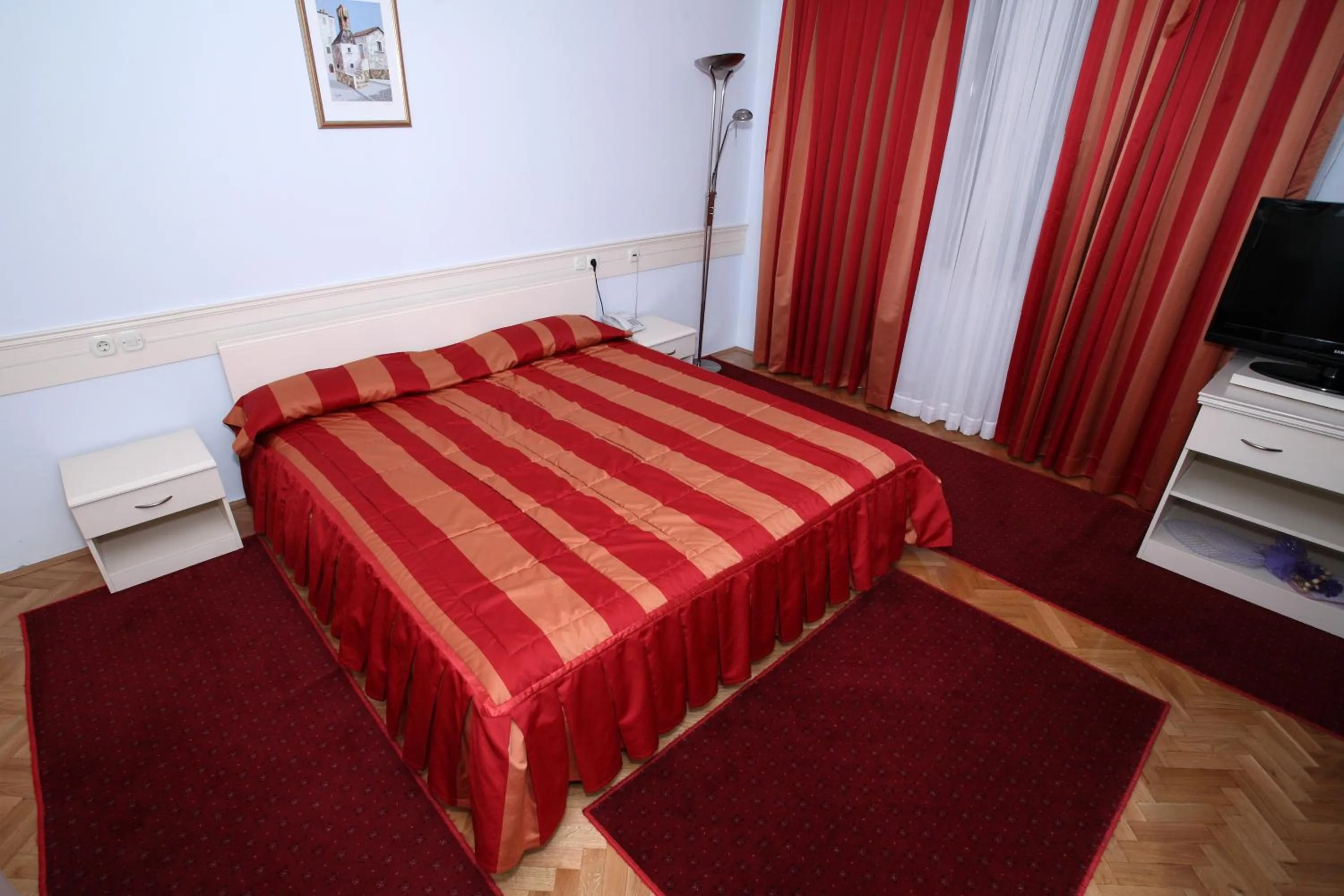 Shower, Bed in Hotel Narona