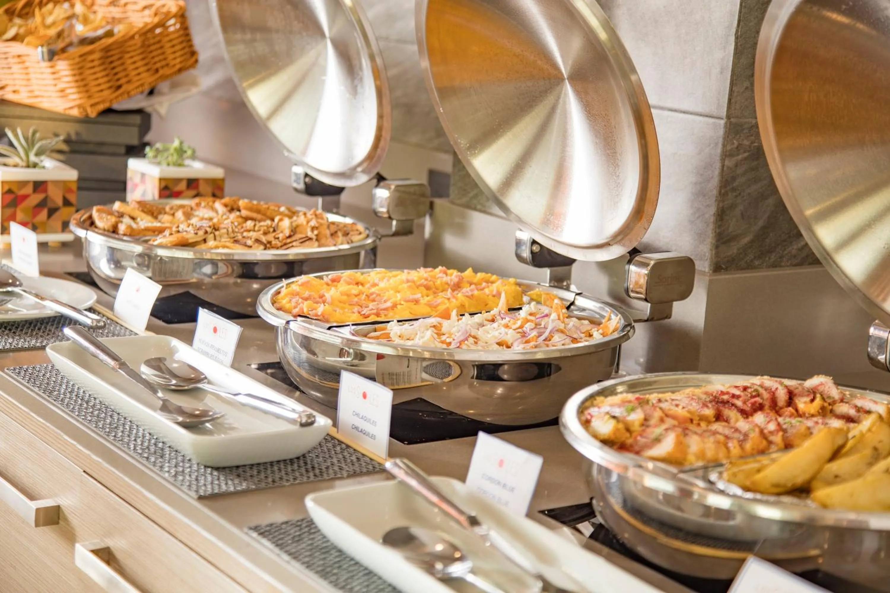 Restaurant/places to eat in Holiday Inn & Suites - Aguascalientes by IHG