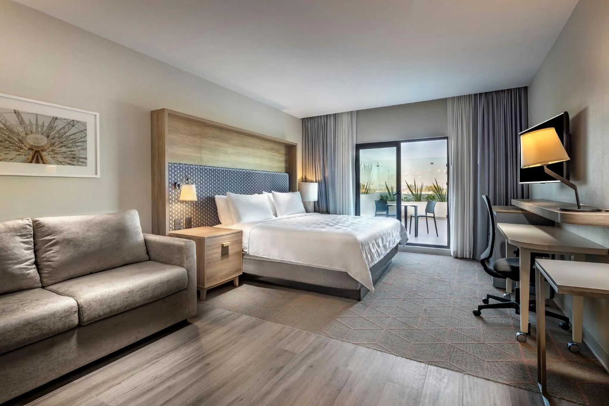 Photo of the whole room, Bed in Holiday Inn & Suites - Aguascalientes by IHG