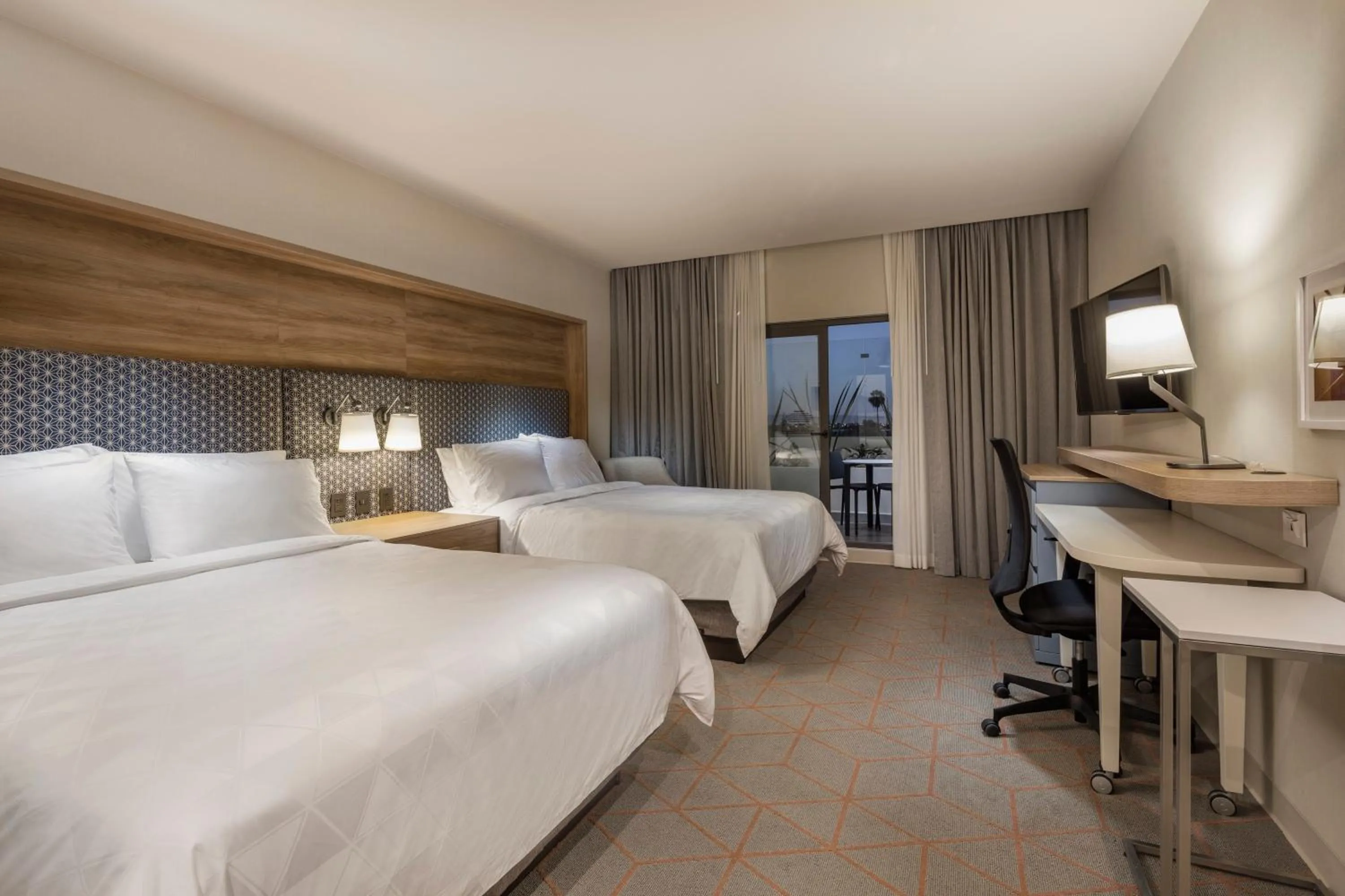 Photo of the whole room, Bed in Holiday Inn & Suites - Aguascalientes by IHG