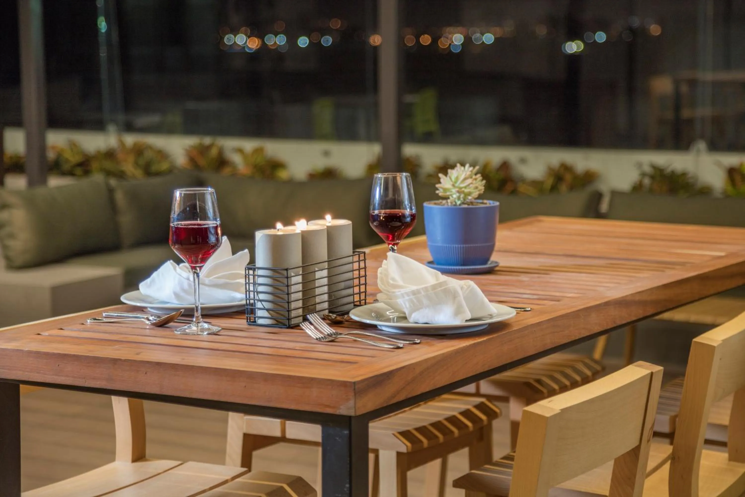 Lounge or bar in Holiday Inn & Suites - Aguascalientes by IHG