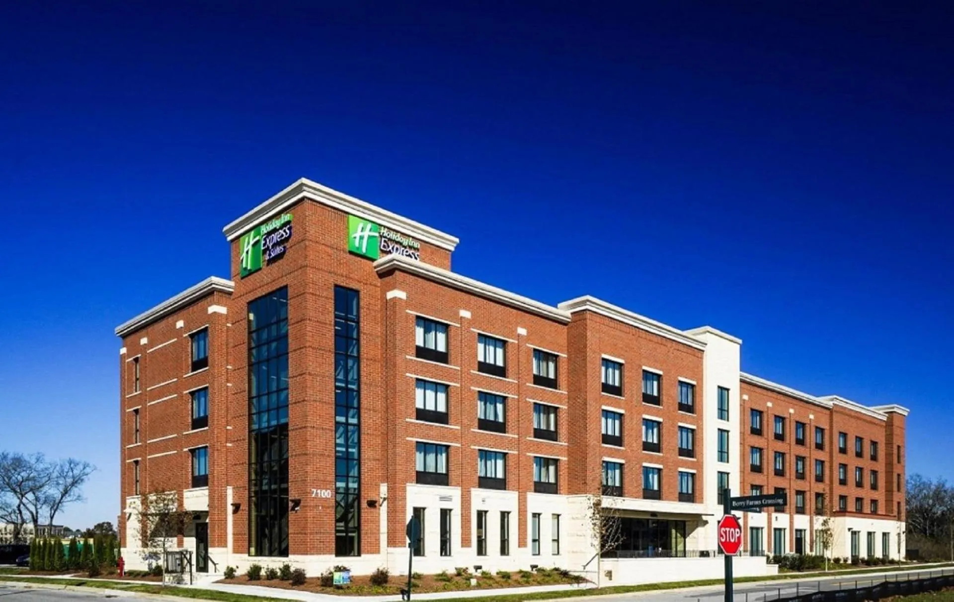 Property building in Holiday Inn Express & Suites Franklin - Berry Farms by IHG
