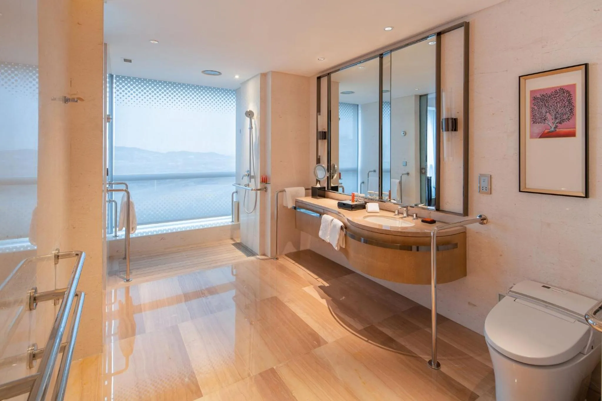 Photo of the whole room in Crowne Plaza Dalian Sports Center by IHG