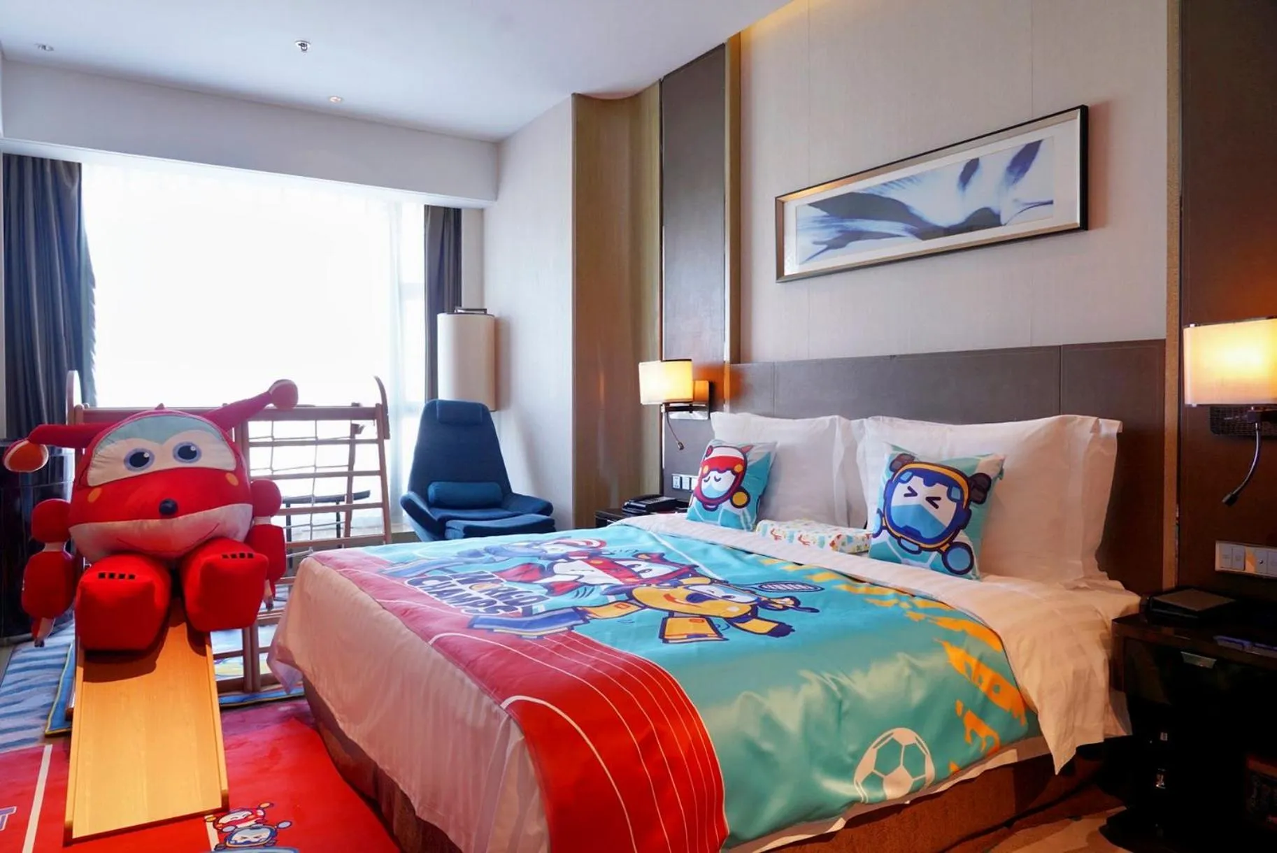 Photo of the whole room, Bed in Crowne Plaza Dalian Sports Center by IHG