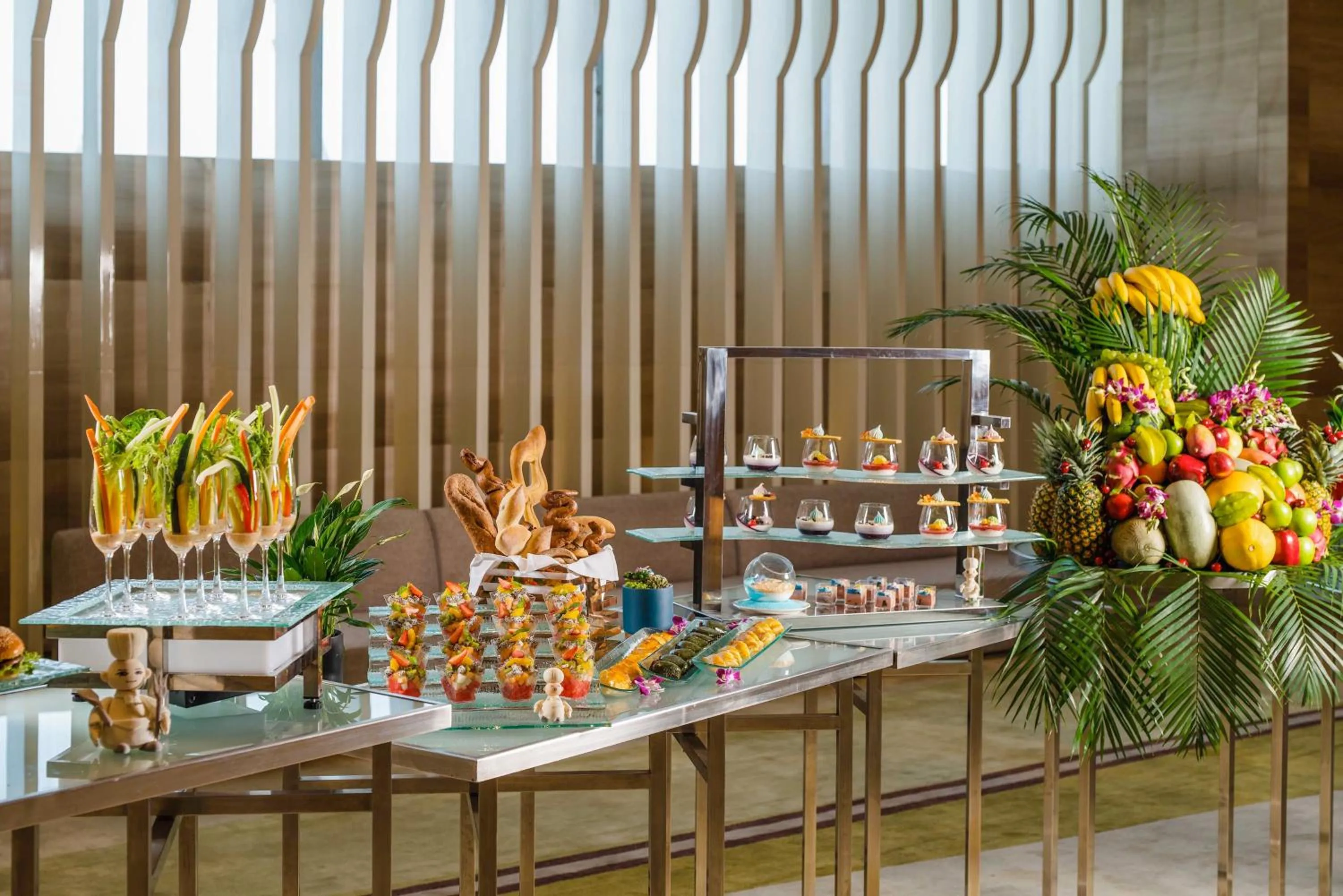 Meeting/conference room in Crowne Plaza Dalian Sports Center by IHG