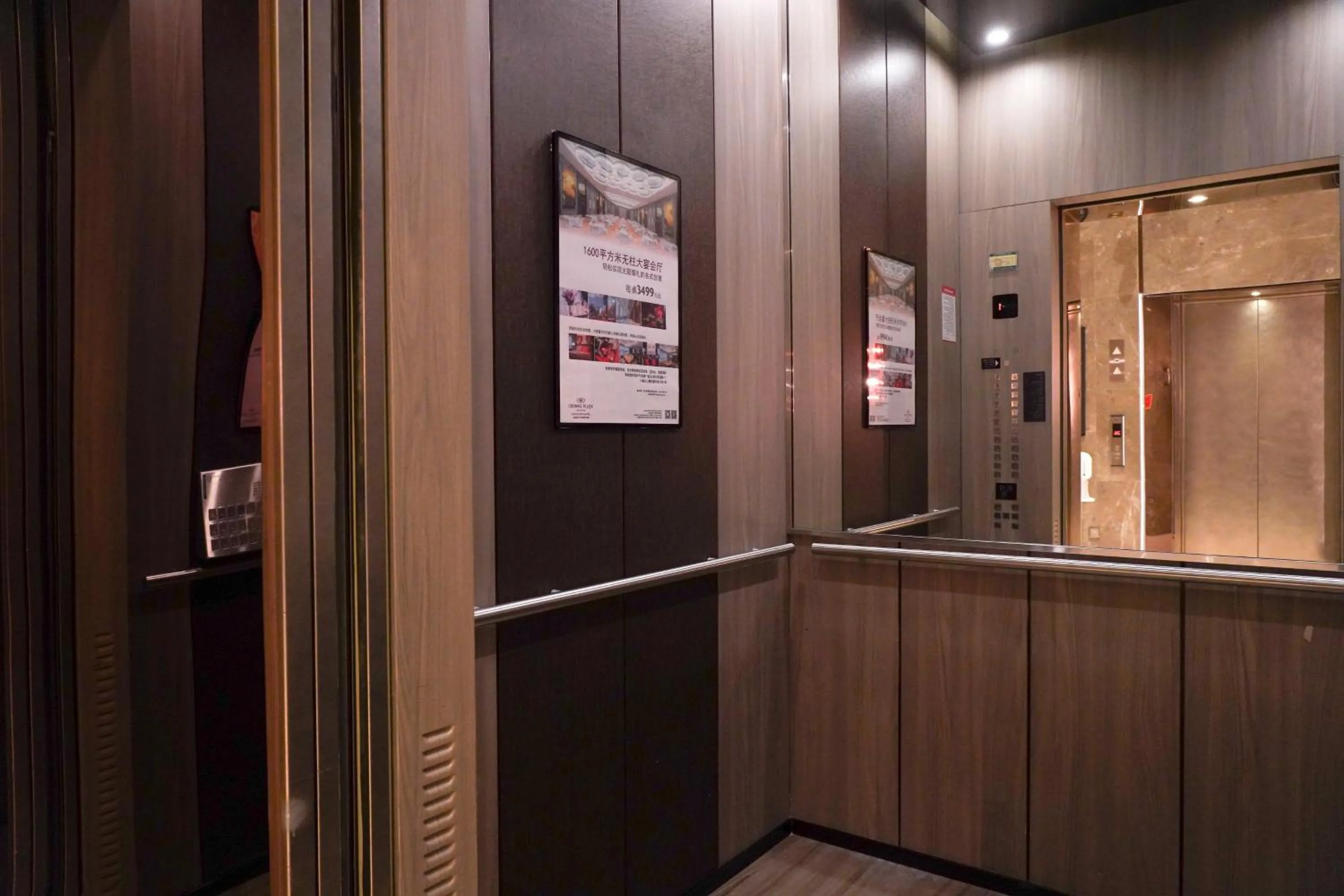 Lobby or reception in Crowne Plaza Dalian Sports Center by IHG