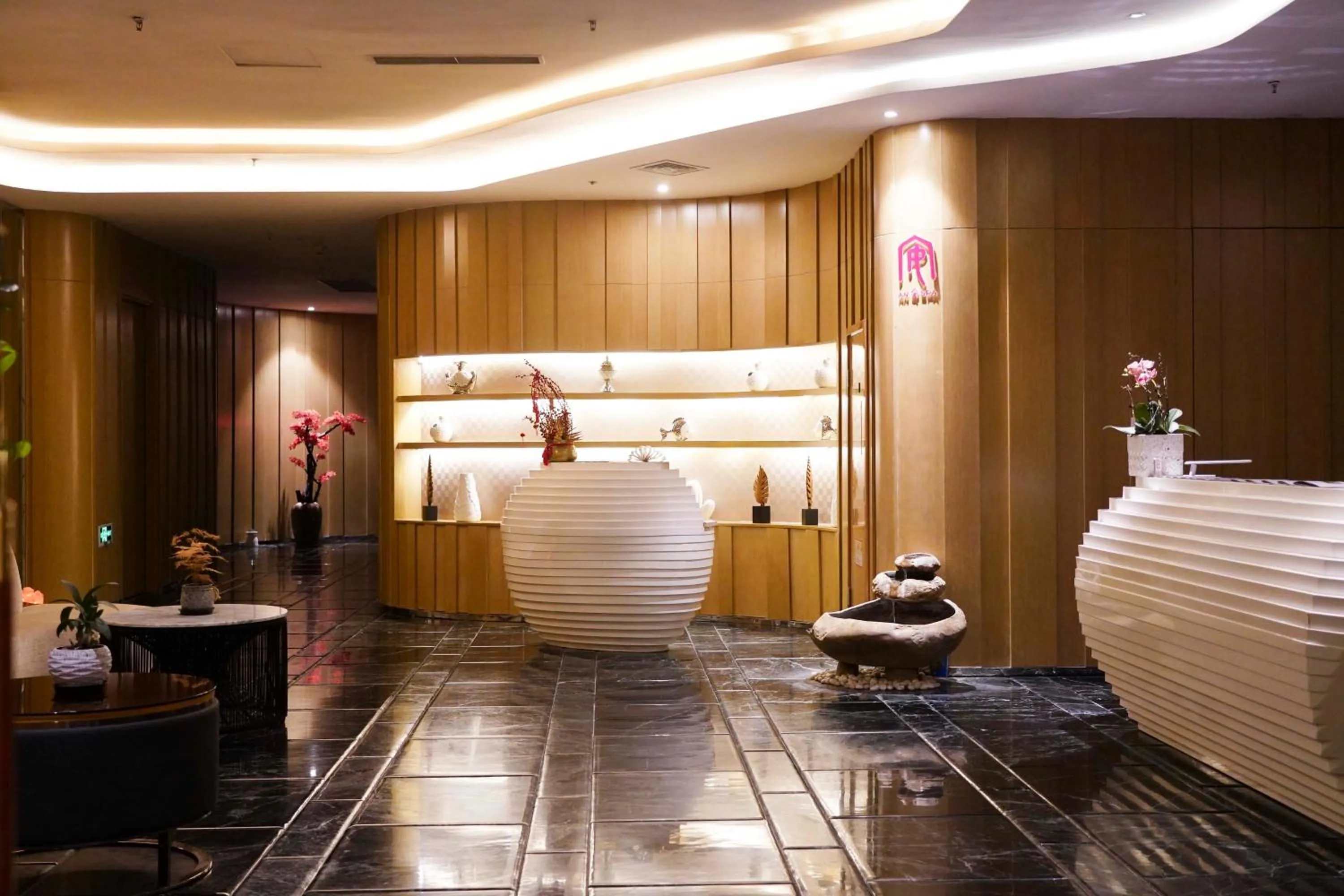 Spa and wellness centre/facilities in Crowne Plaza Dalian Sports Center by IHG