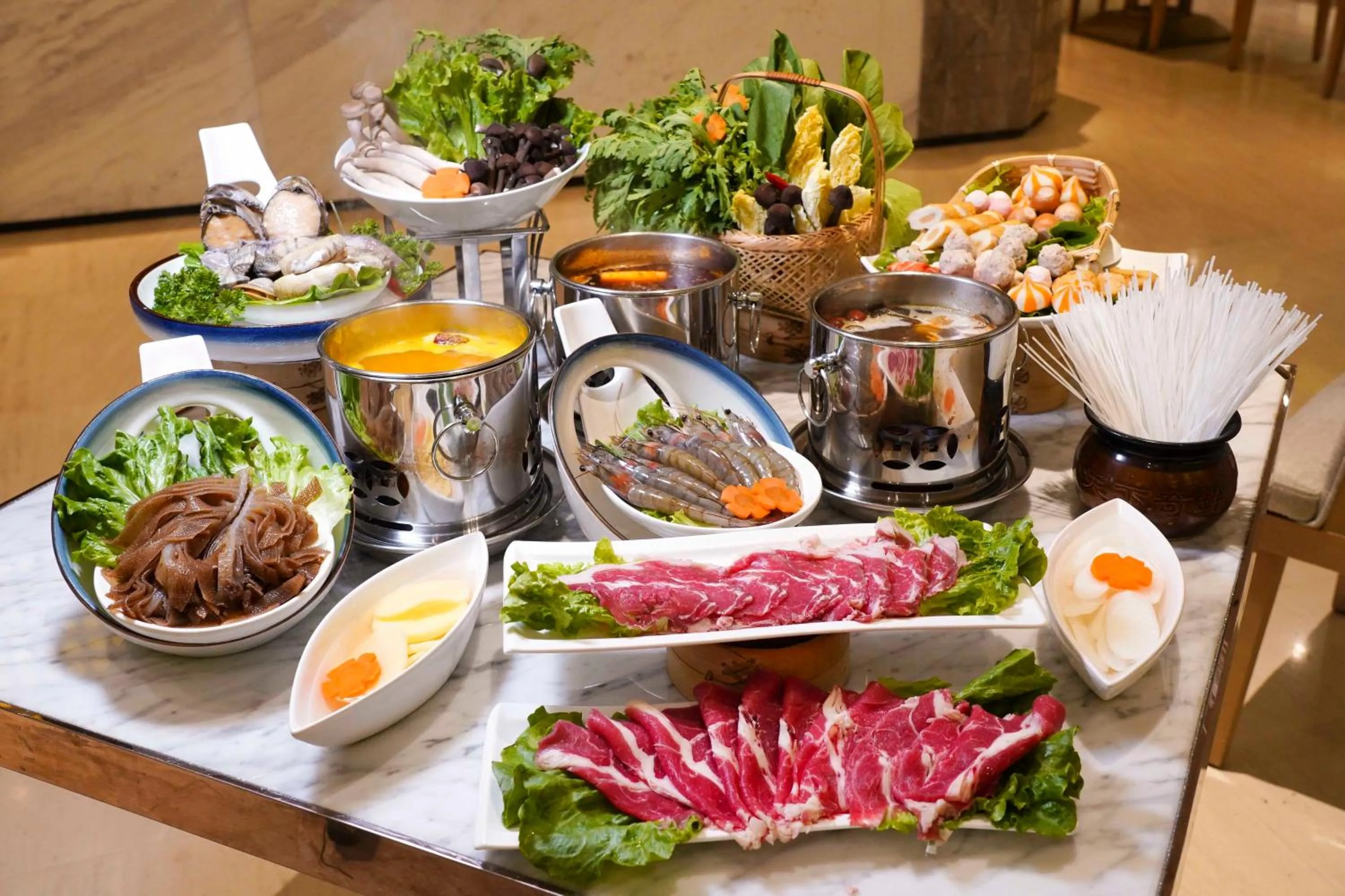 Restaurant/places to eat in Crowne Plaza Dalian Sports Center by IHG