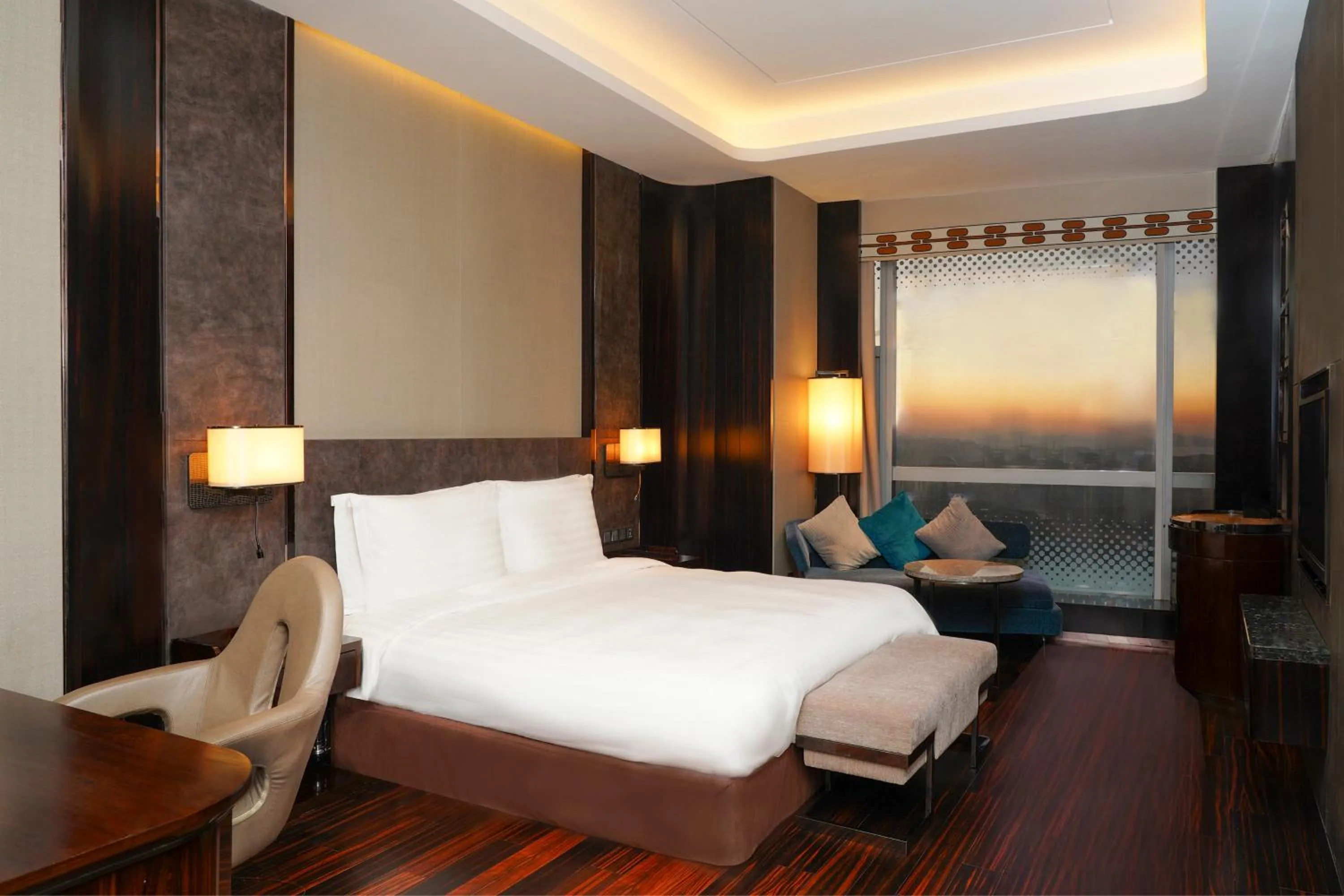 Photo of the whole room, Bed in Crowne Plaza Dalian Sports Center by IHG
