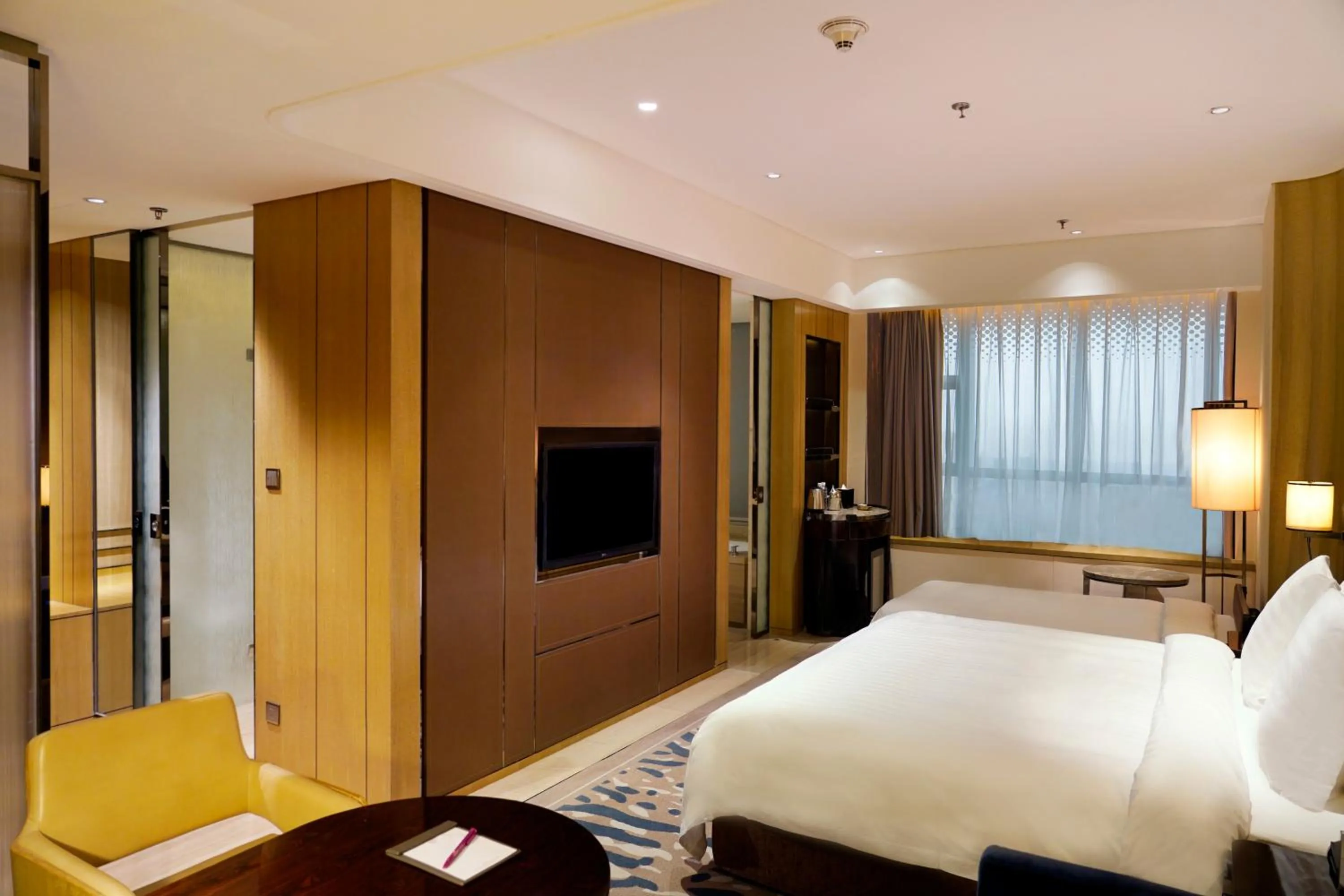Photo of the whole room, Bed in Crowne Plaza Dalian Sports Center by IHG
