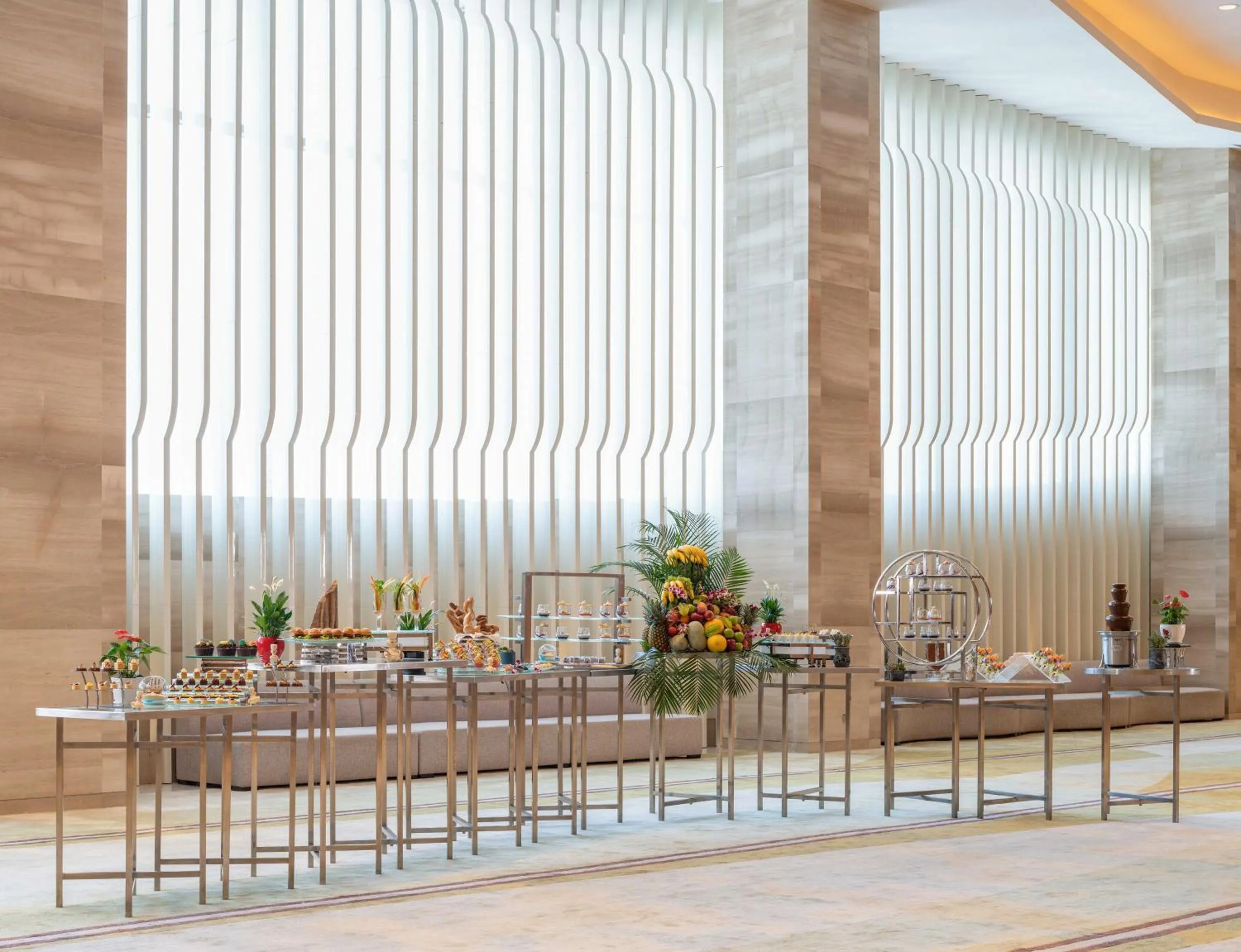 Restaurant/places to eat in Crowne Plaza Dalian Sports Center by IHG