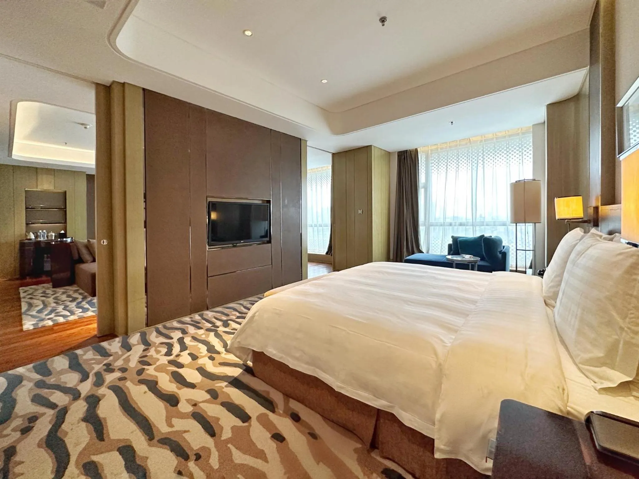 Photo of the whole room, Bed in Crowne Plaza Dalian Sports Center by IHG