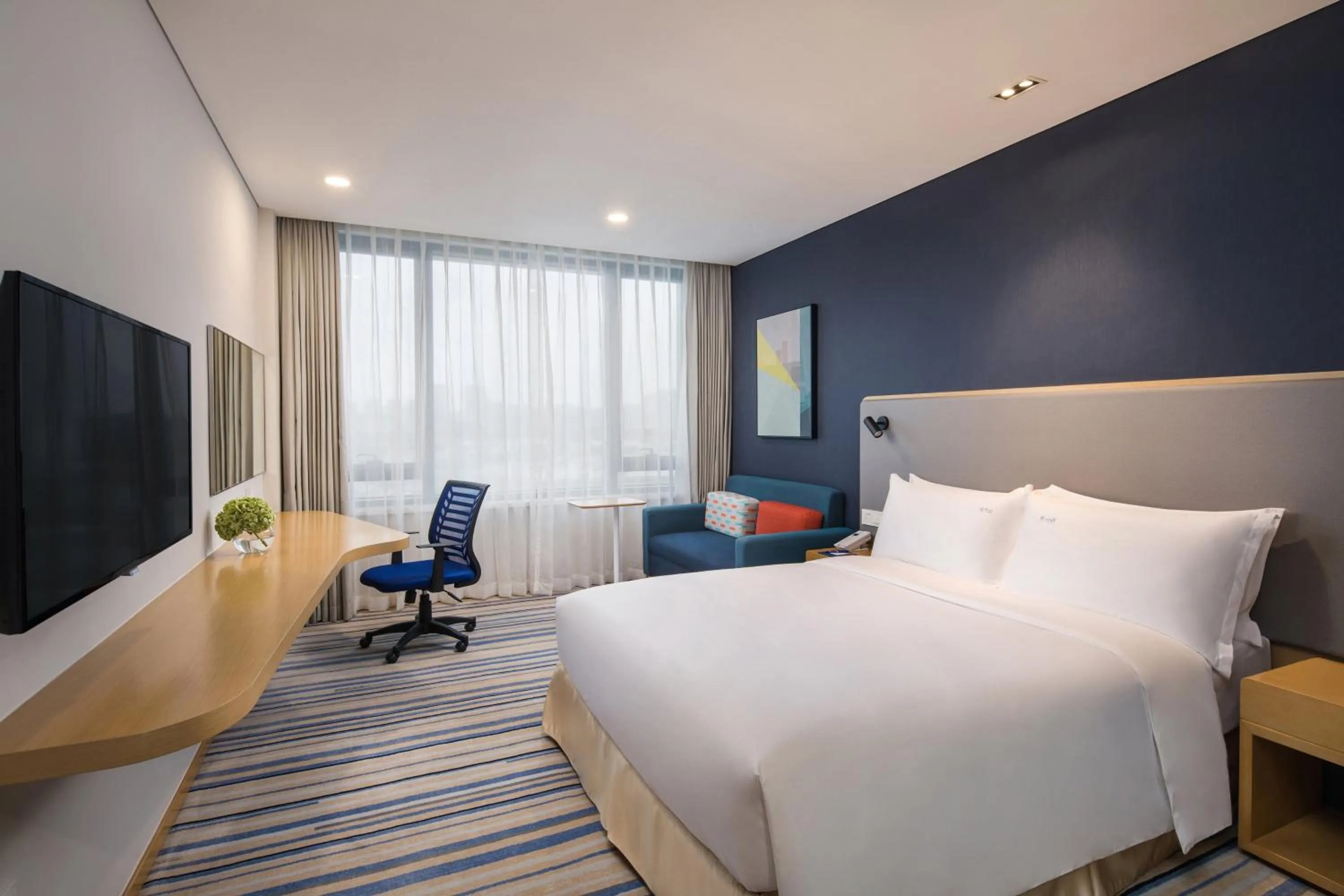Photo of the whole room, Bed in Holiday Inn Express Wuxi Taihu New City by IHG