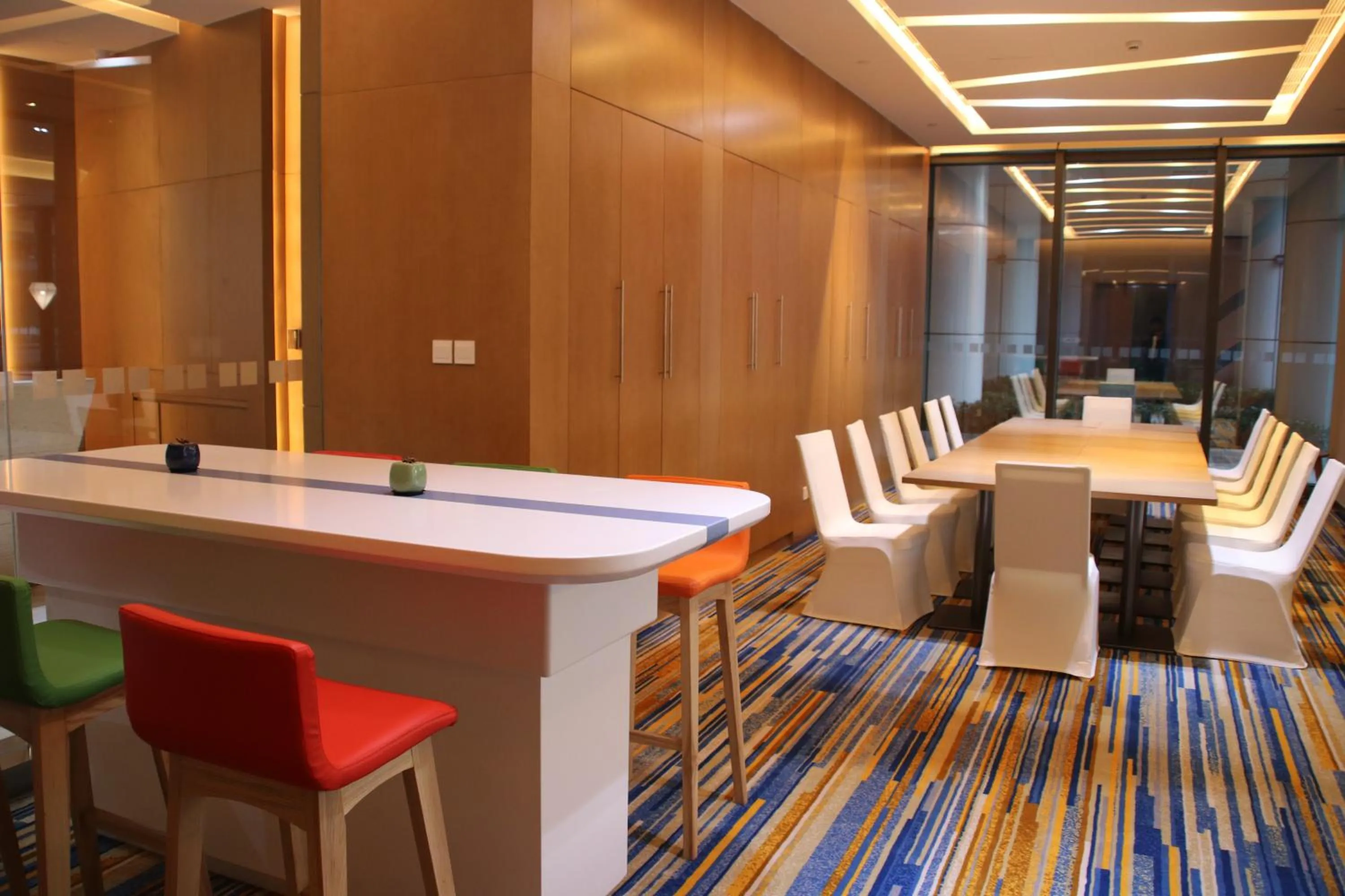 Meeting/conference room in Holiday Inn Express Wuxi Taihu New City by IHG