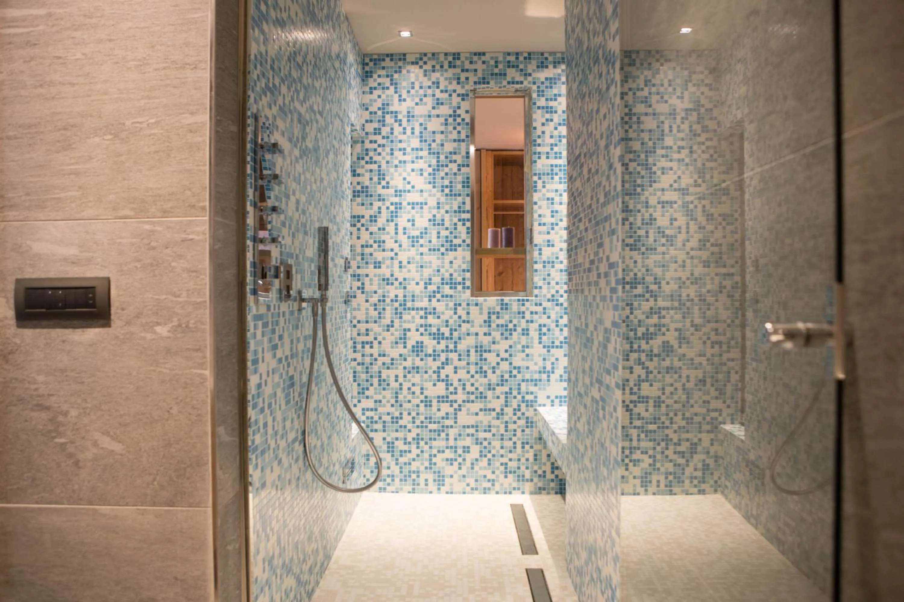 Shower in Hotel La Vetta