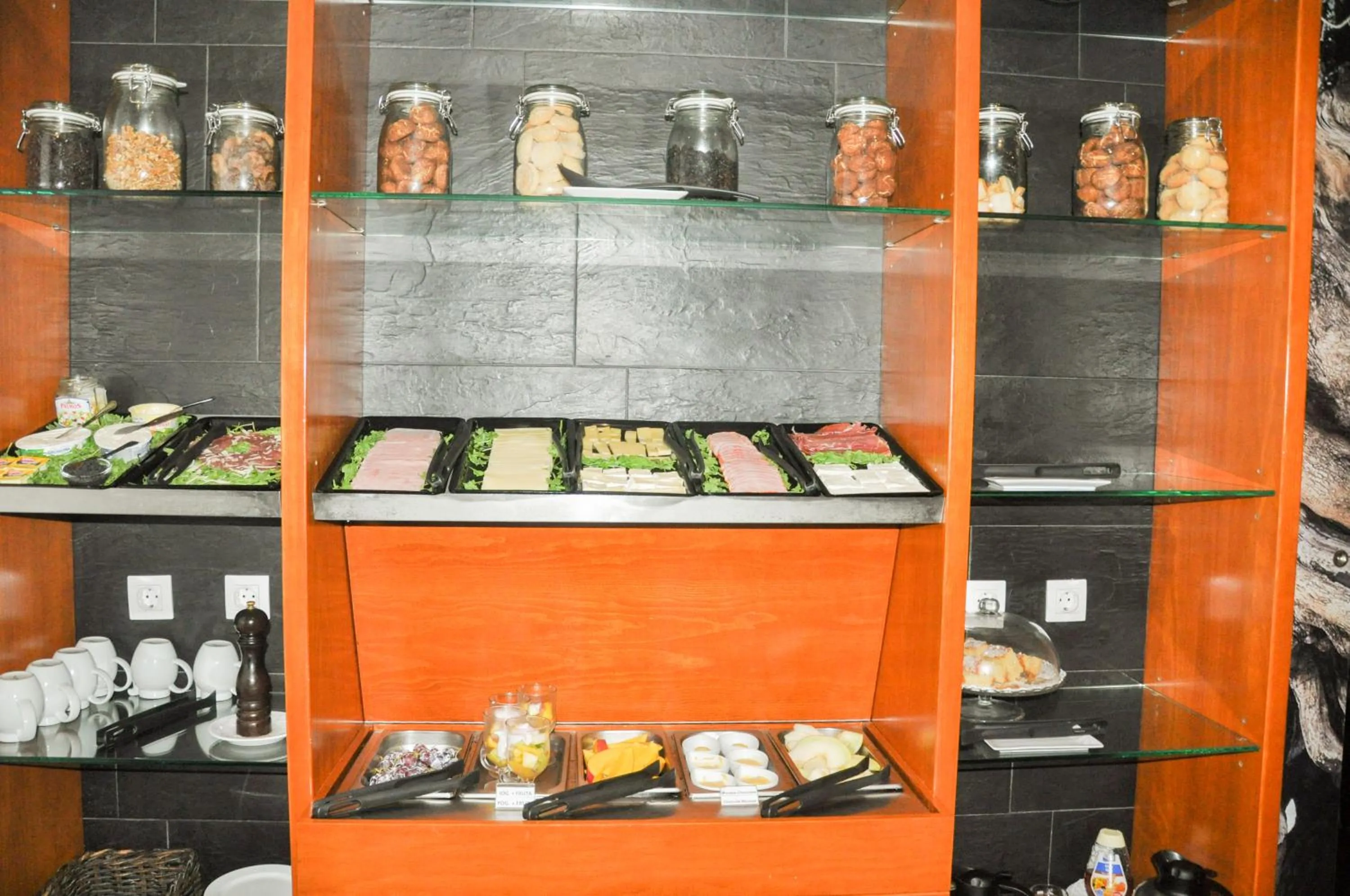 Continental breakfast in Residencial Mar e Sol