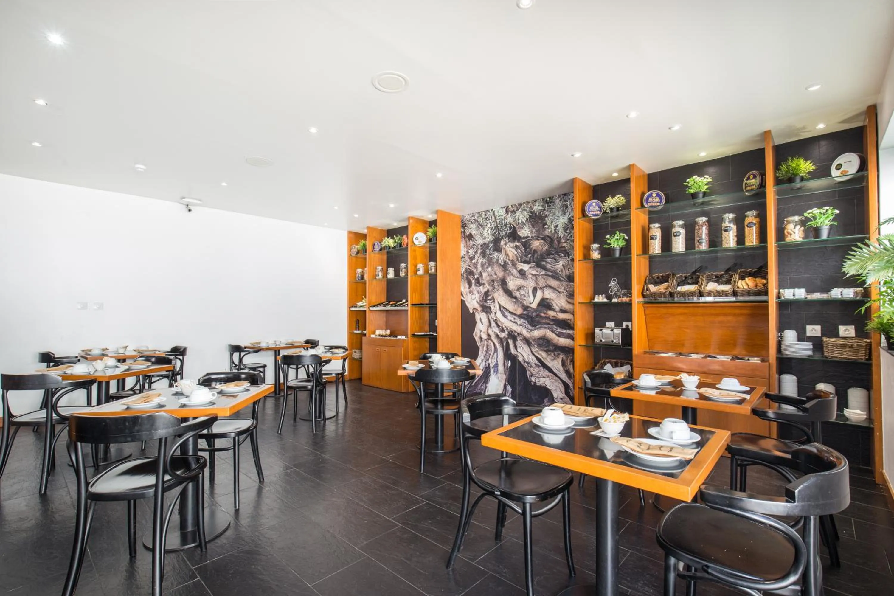 Continental breakfast in Residencial Mar e Sol