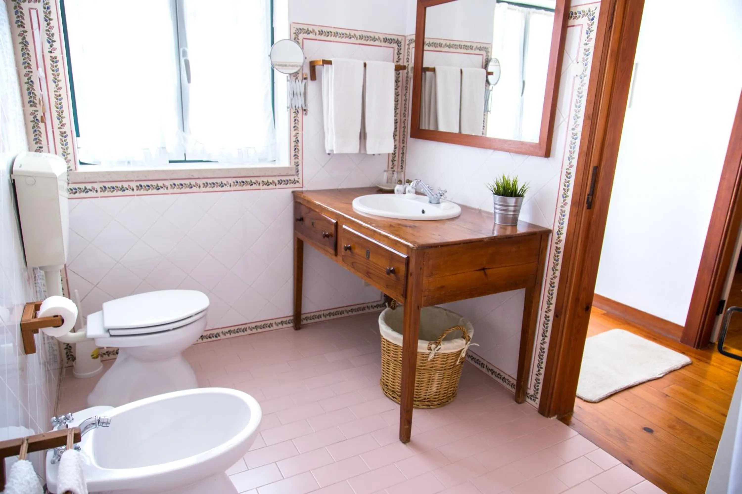 Bathroom in Quinta da Alcaidaria Mor