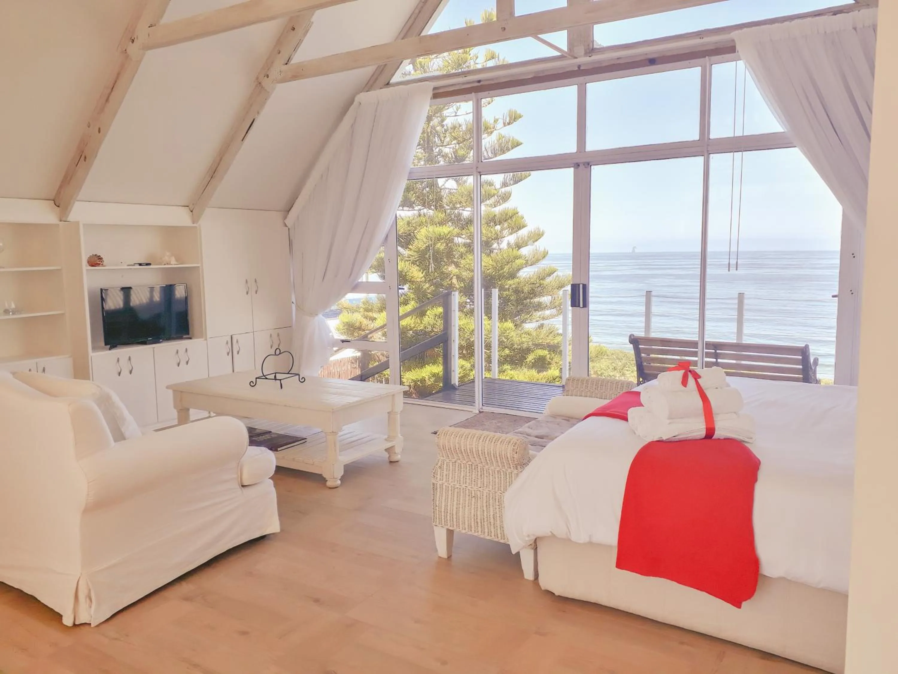 Seating area in Whales Way Ocean Retreat