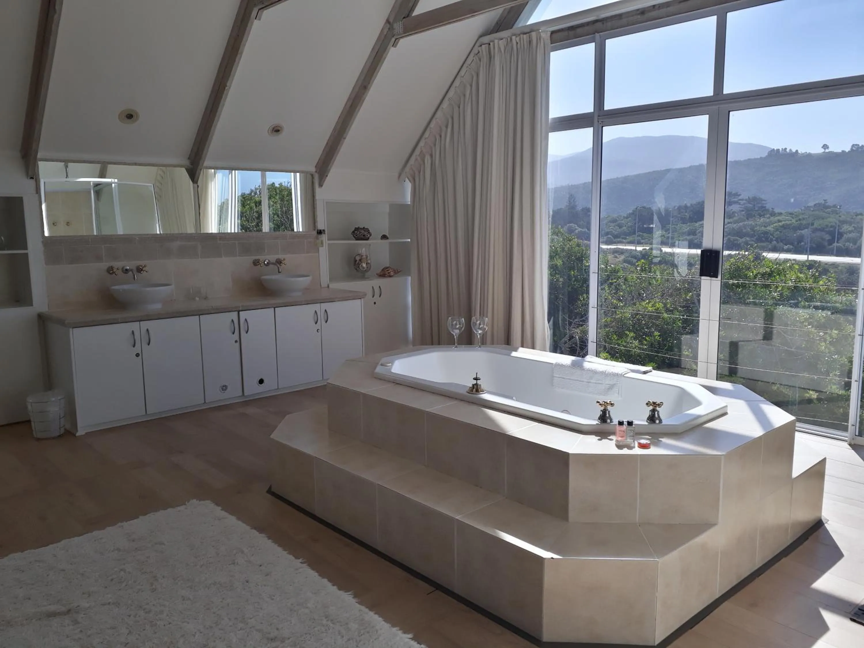 Bathroom in Whales Way Ocean Retreat