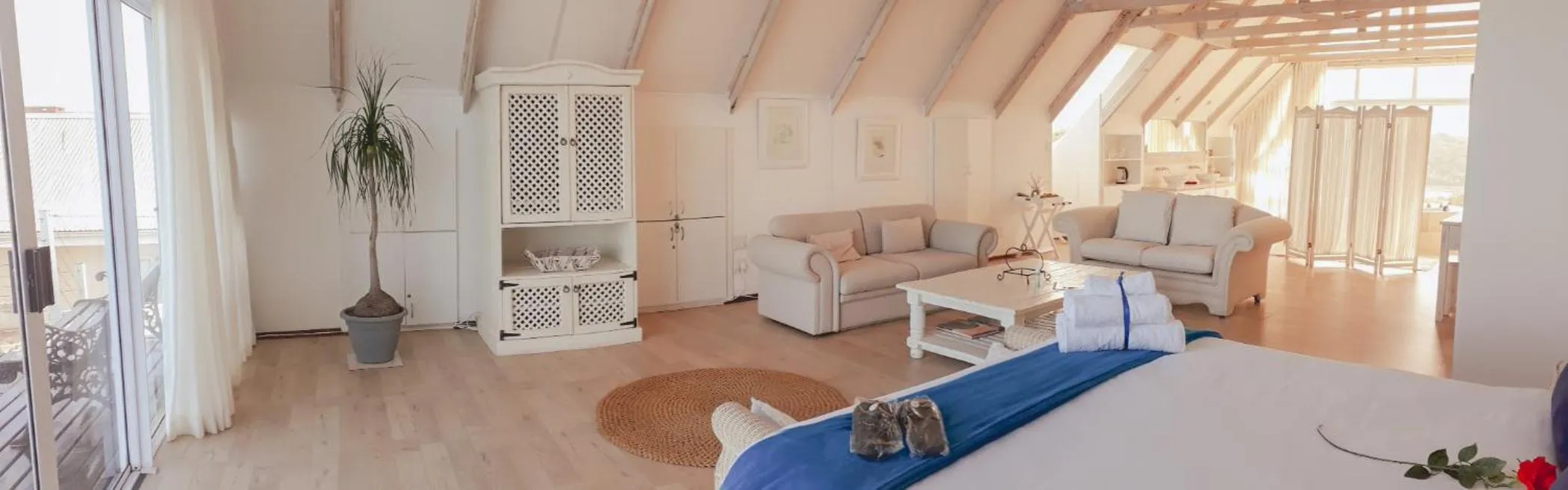 Photo of the whole room in Whales Way Ocean Retreat