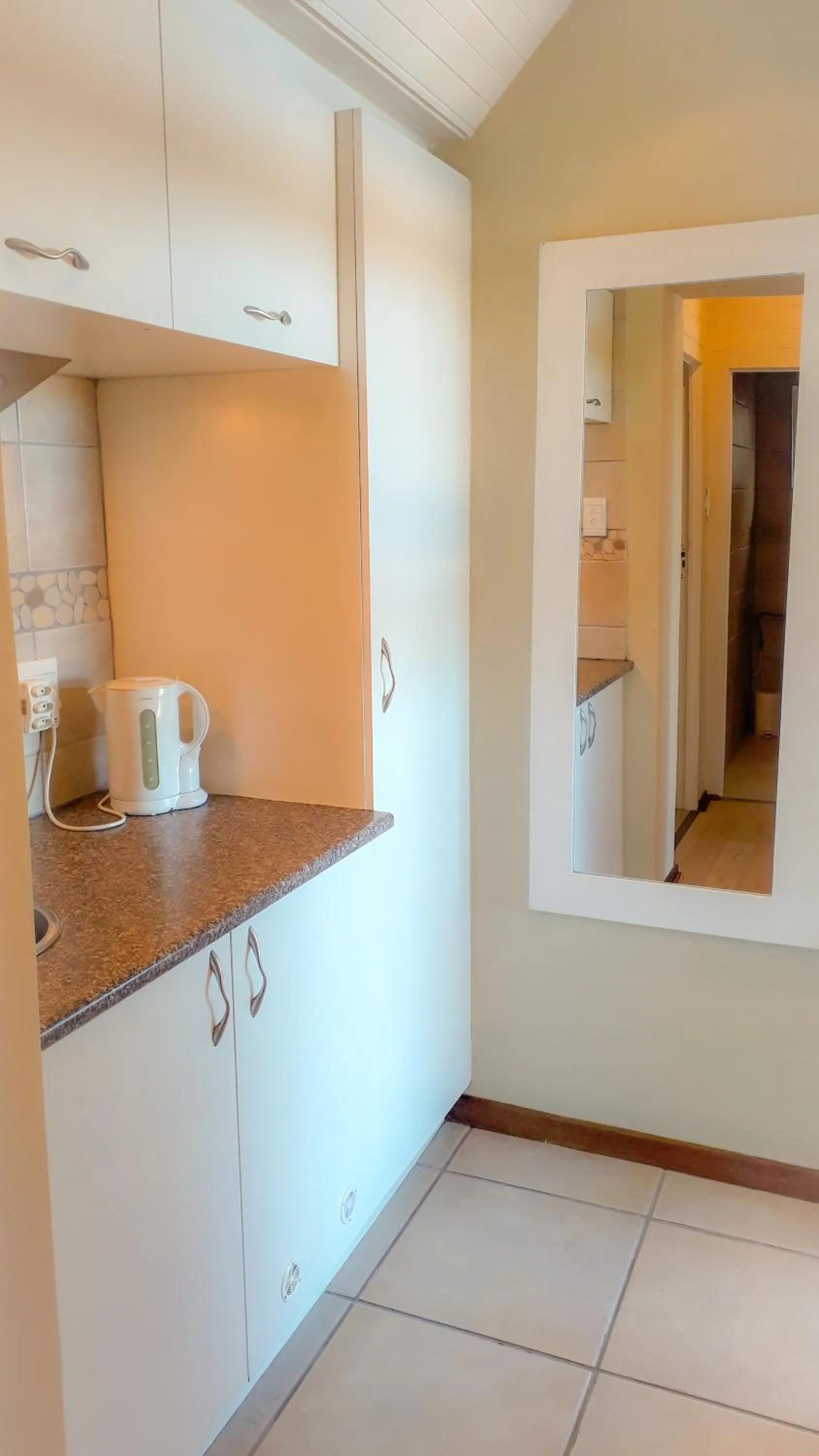 Kitchen or kitchenette in Whales Way Ocean Retreat