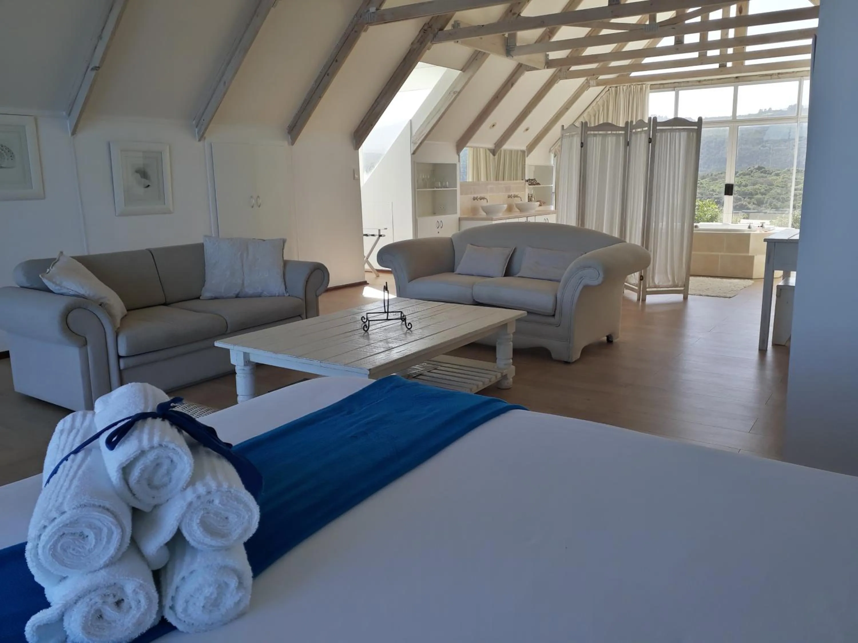 Seating area, Bed in Whales Way Ocean Retreat