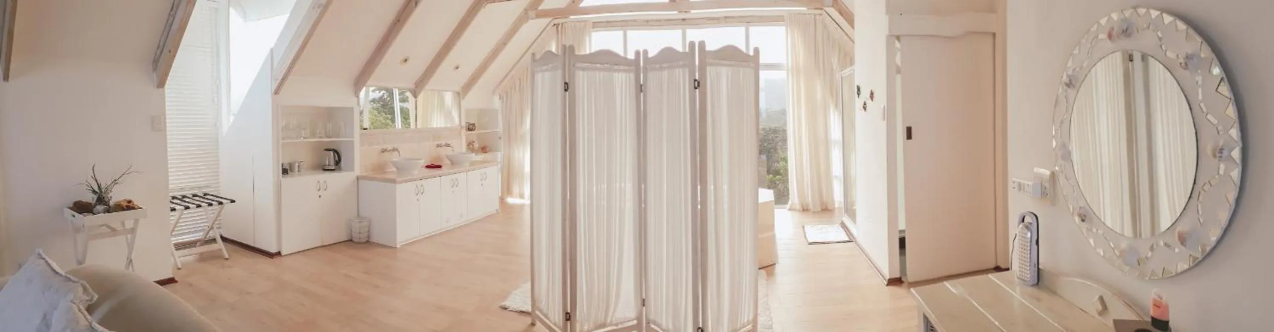 Bedroom, Bed in Whales Way Ocean Retreat