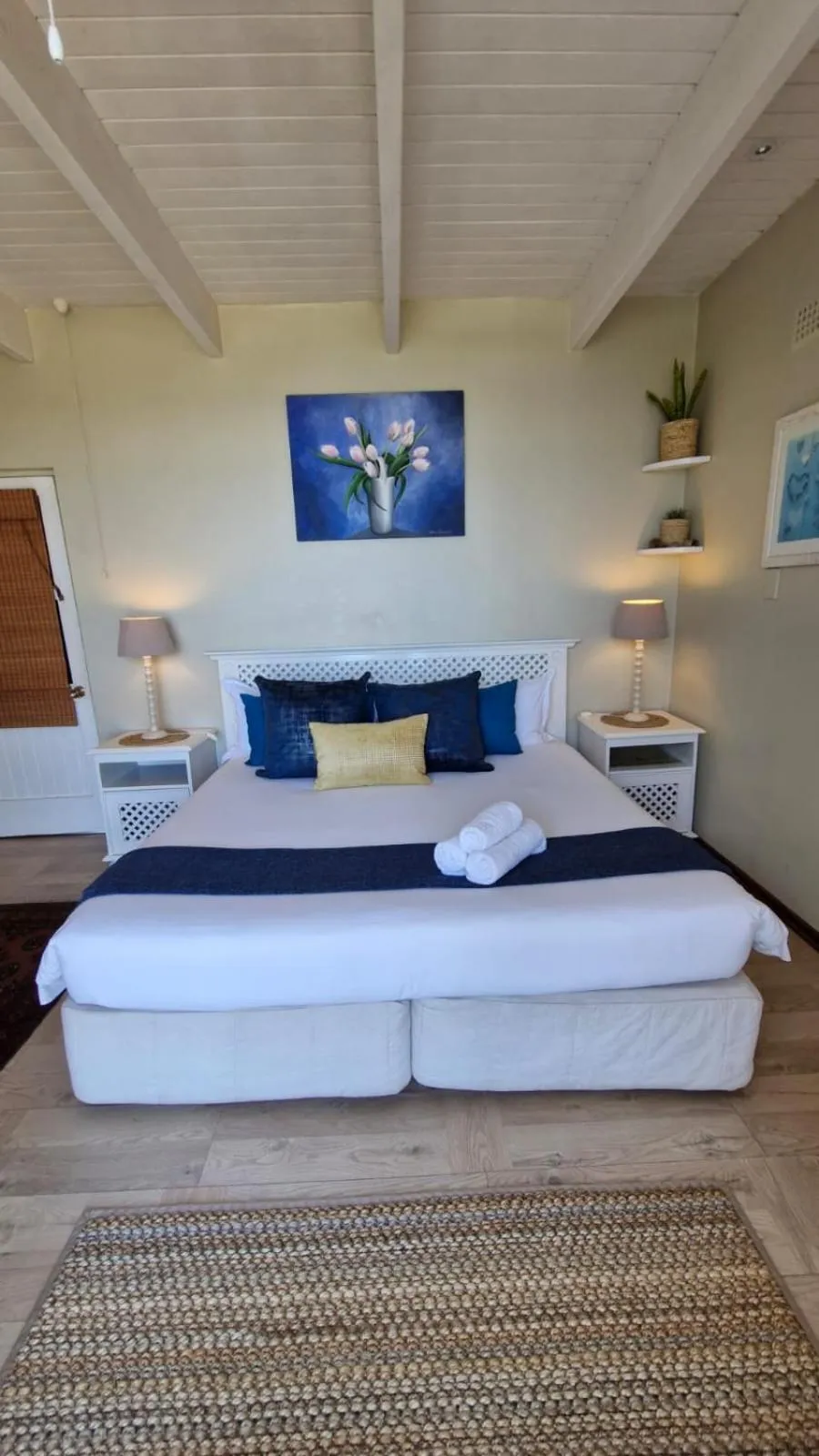 Bedroom, Bed in Whales Way Ocean Retreat