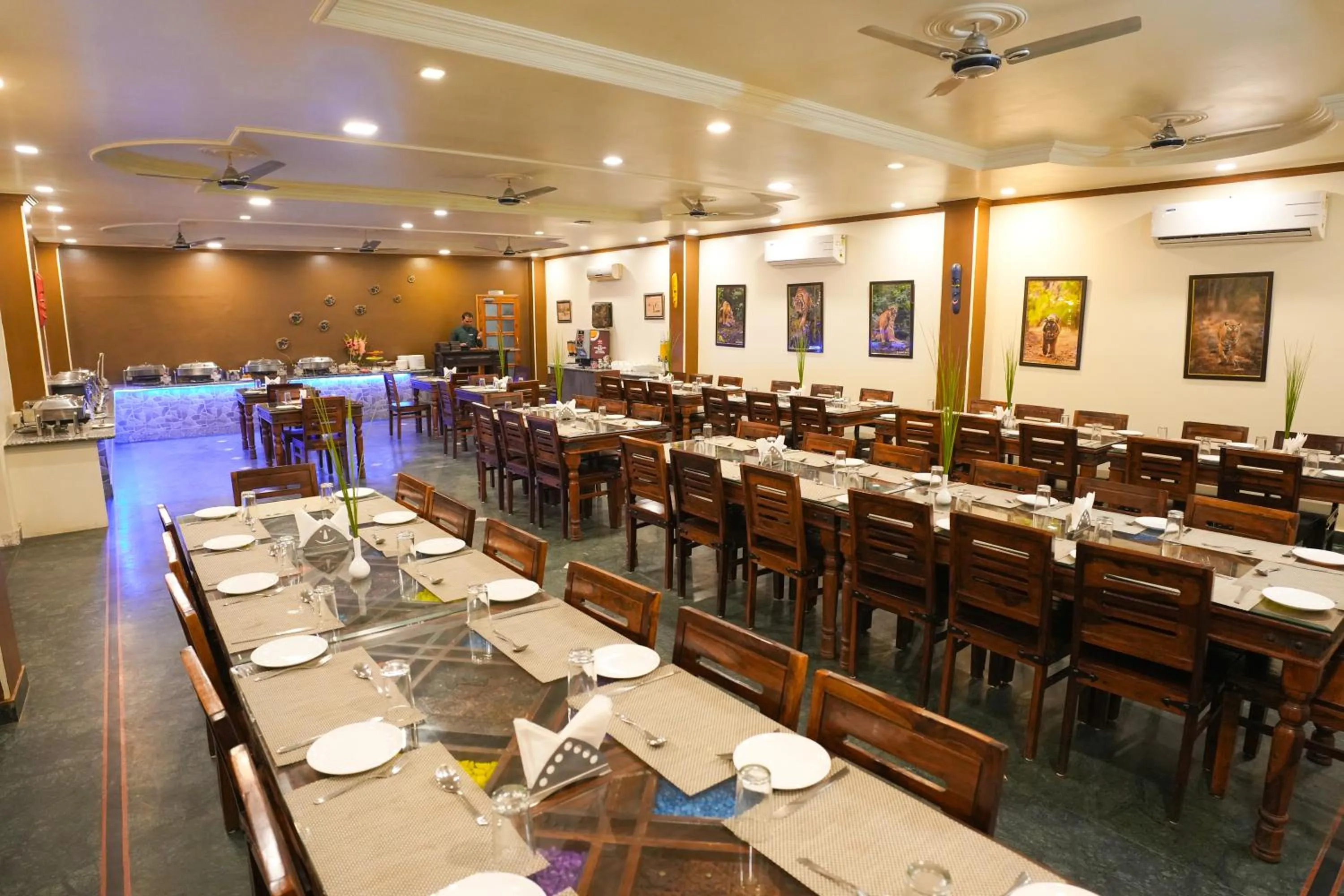 Restaurant/places to eat in Raj Palace Resort