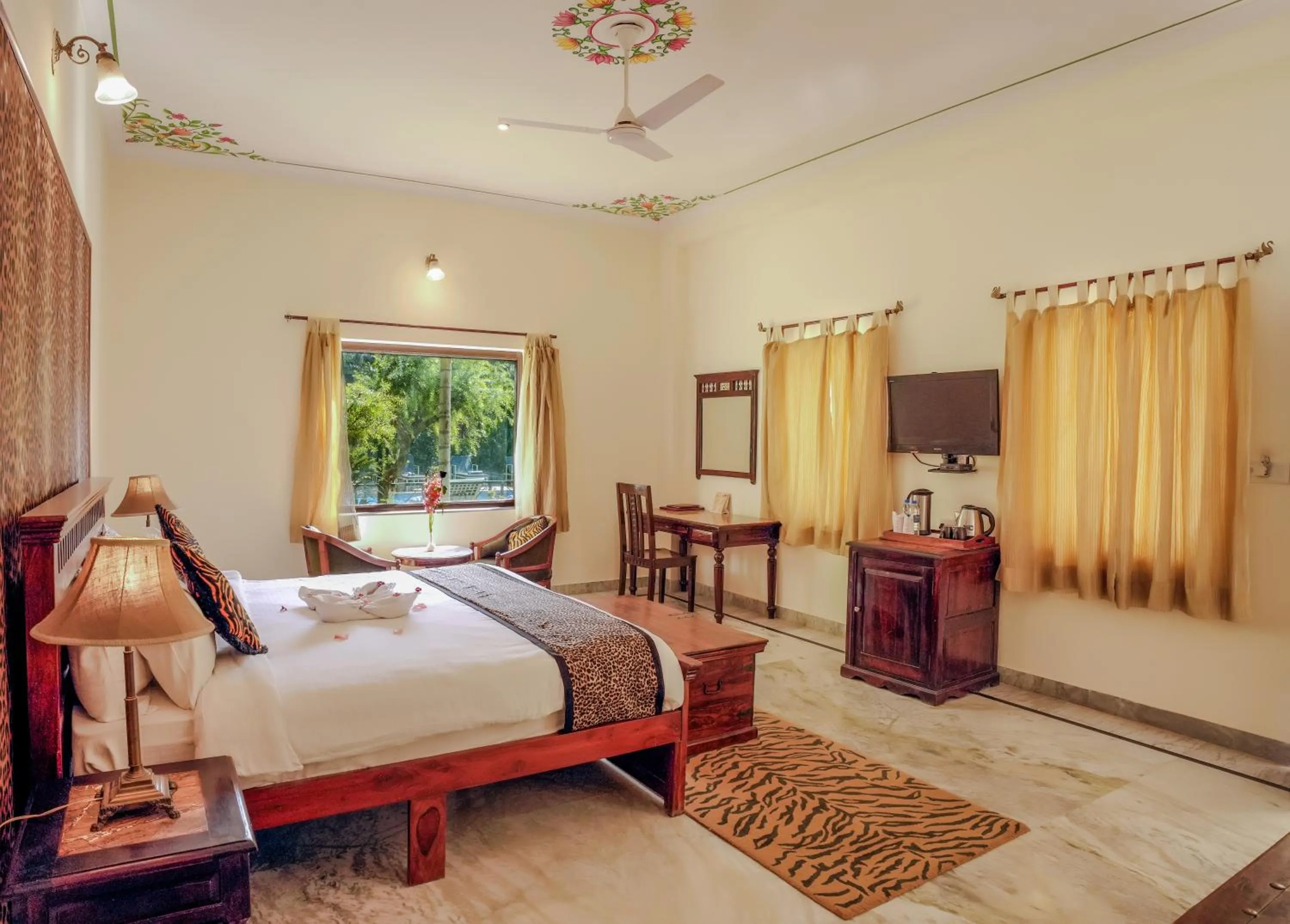 Photo of the whole room, Bed in Raj Palace Resort