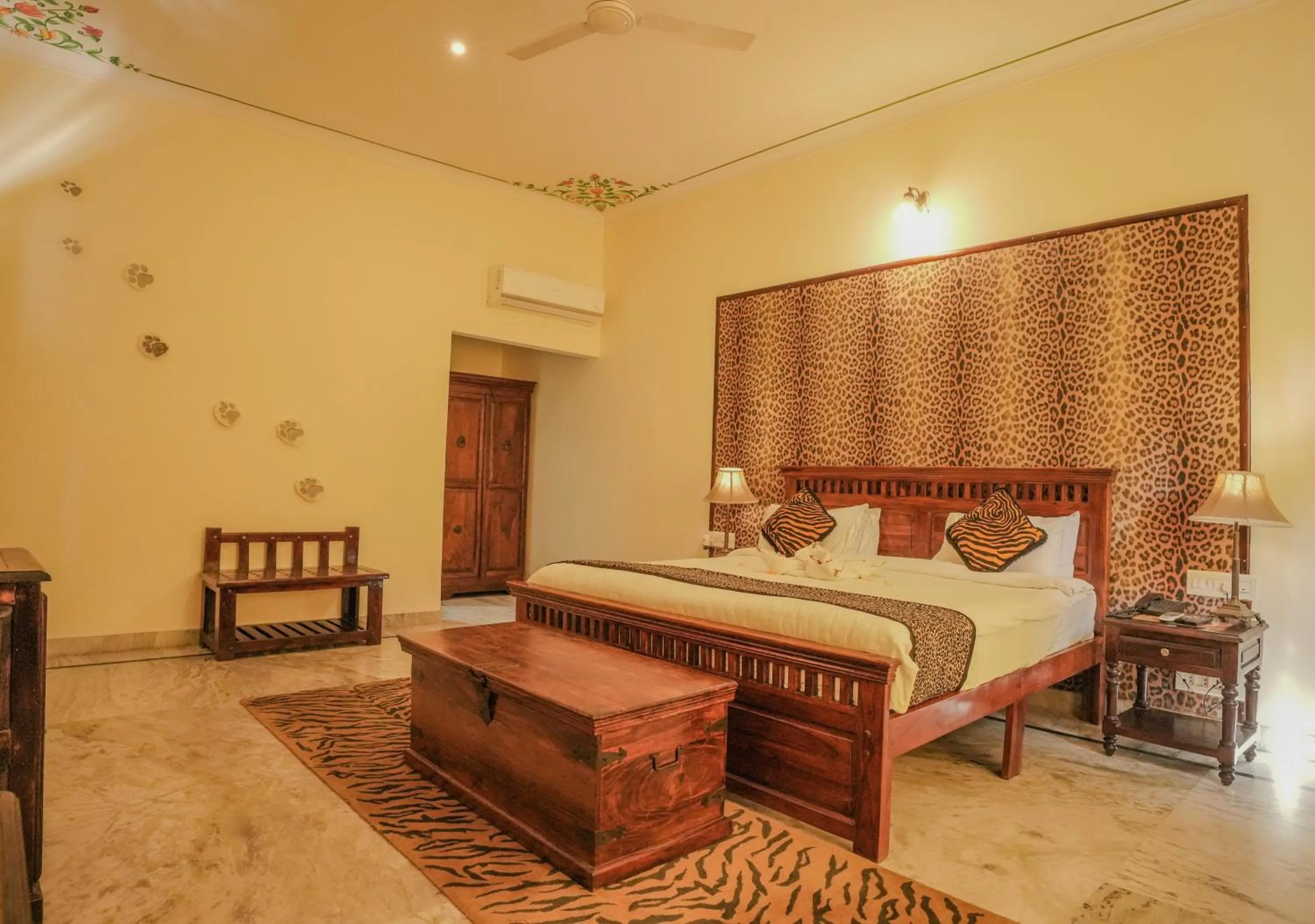 Guests, Bed in Raj Palace Resort