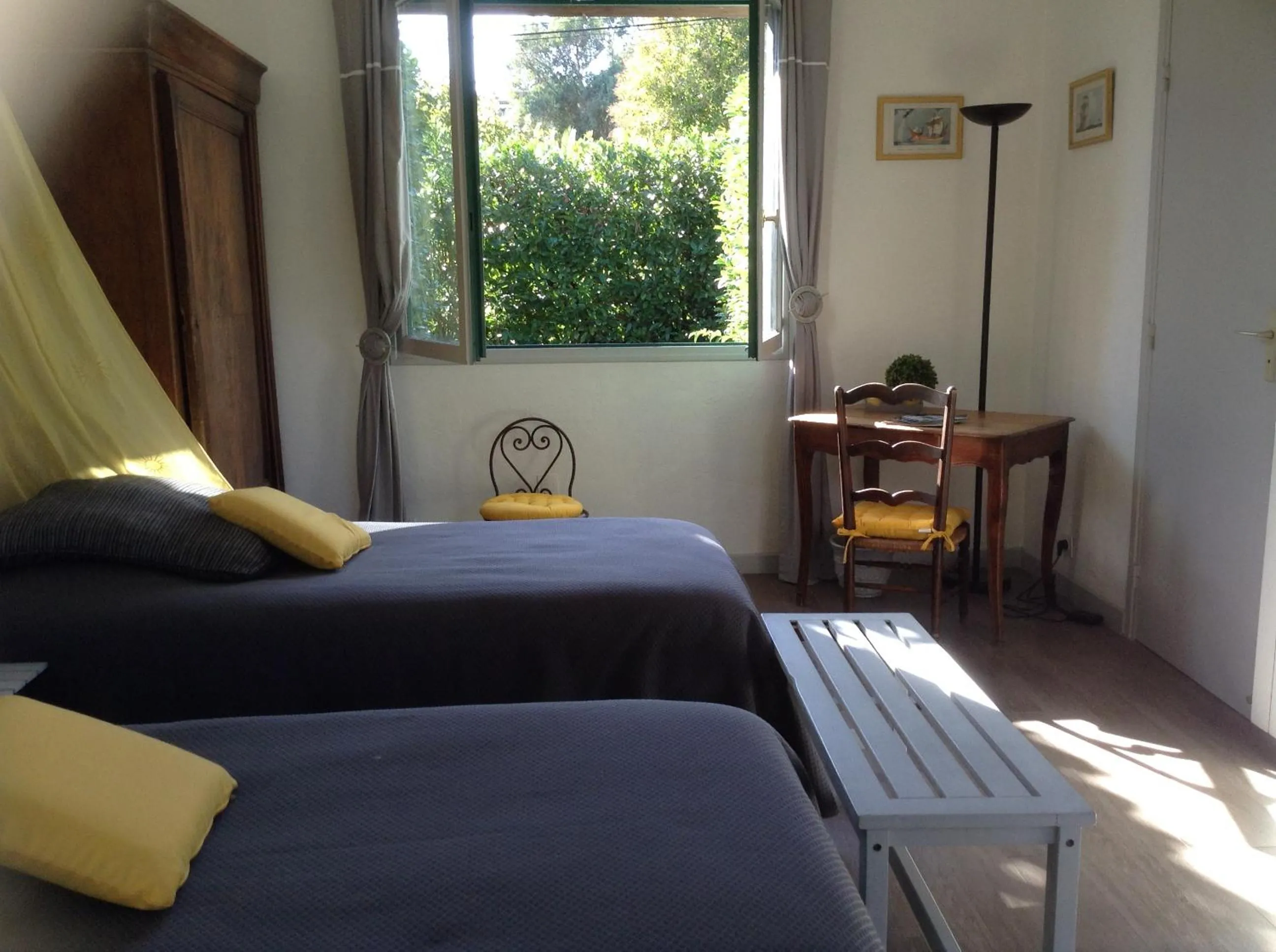 Property building, Bed in Le Clos de St Paul