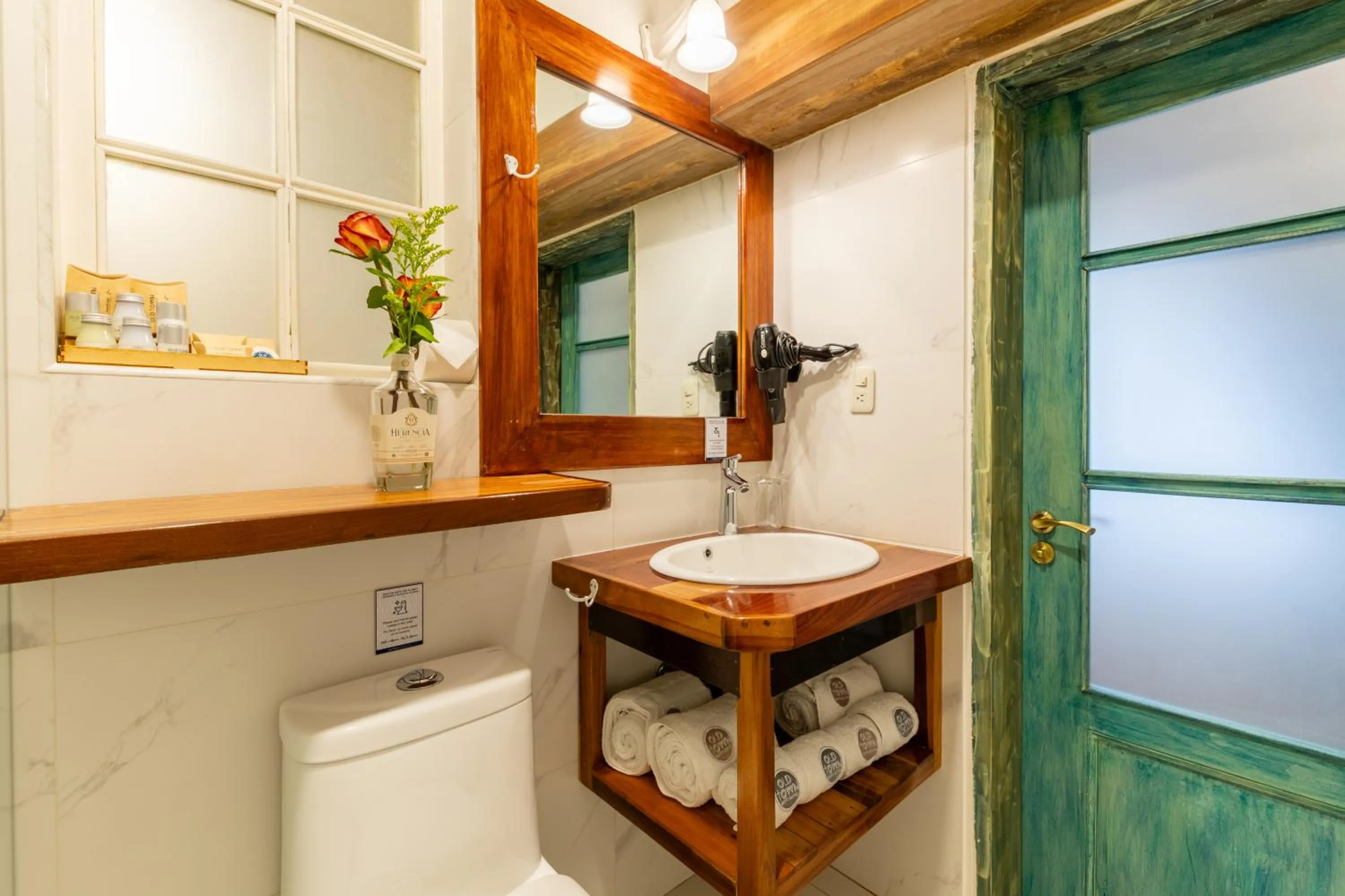 Bathroom in Old Town Quito Suites, Heritage Hotel, Historic center