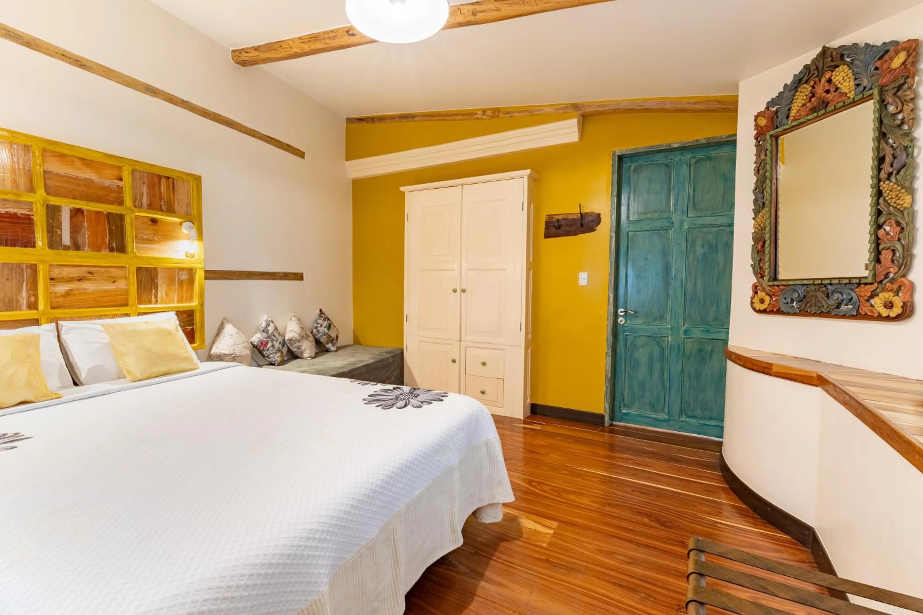 Photo of the whole room, Bed in Old Town Quito Suites, Heritage Hotel, Historic center