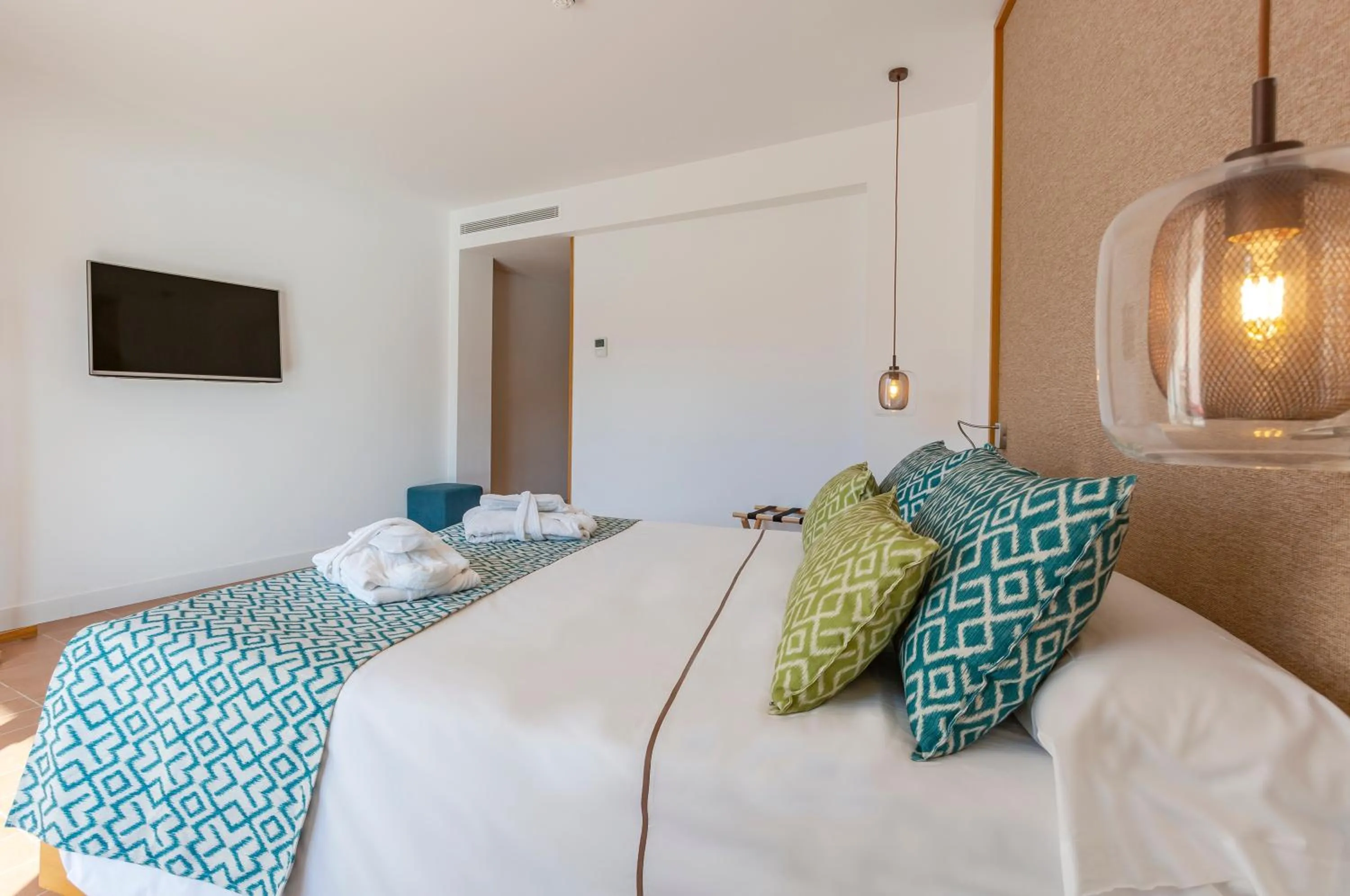 Photo of the whole room, Bed in Pure Salt Port de Sóller