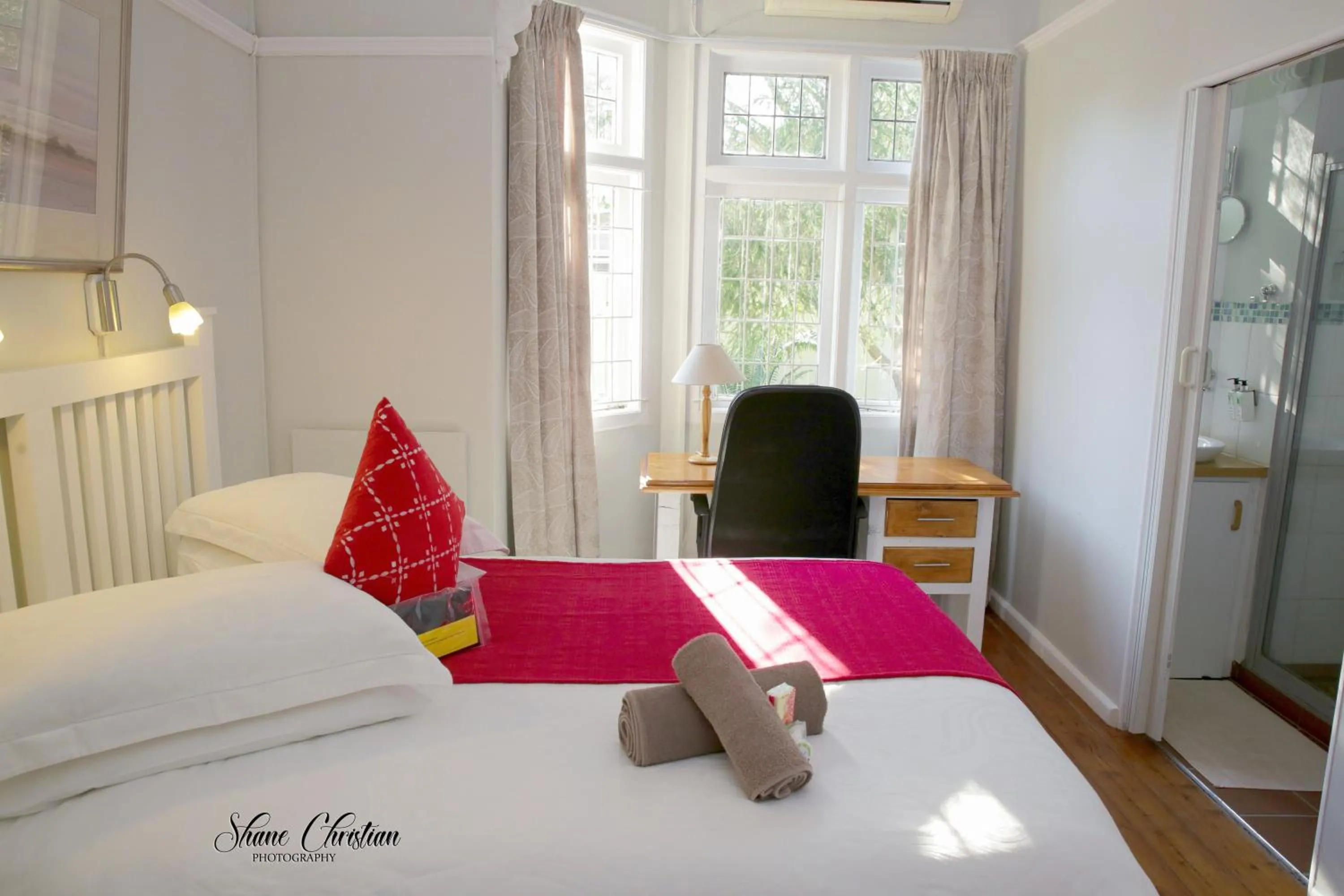 Bed in Twins Guesthouse NO LOAD SHEDDING